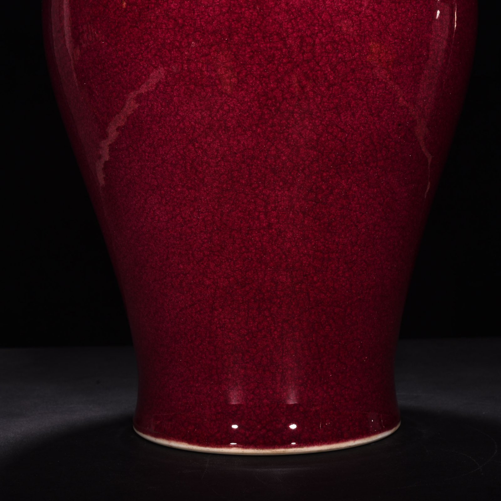 Qing Dynasty Yongzheng ruby ​​red glaze ice cracked plum vase