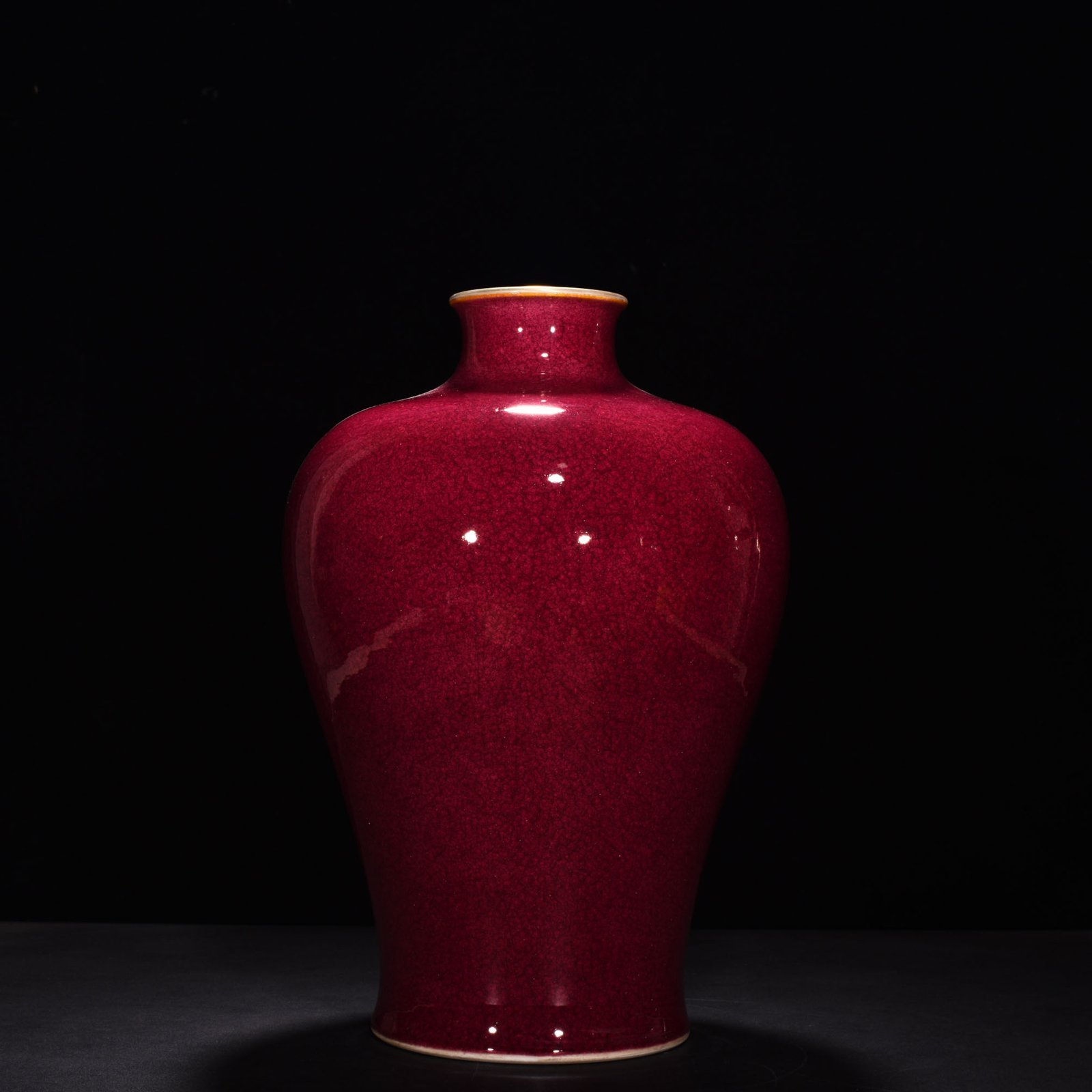 Qing Dynasty Yongzheng ruby ​​red glaze ice cracked plum vase