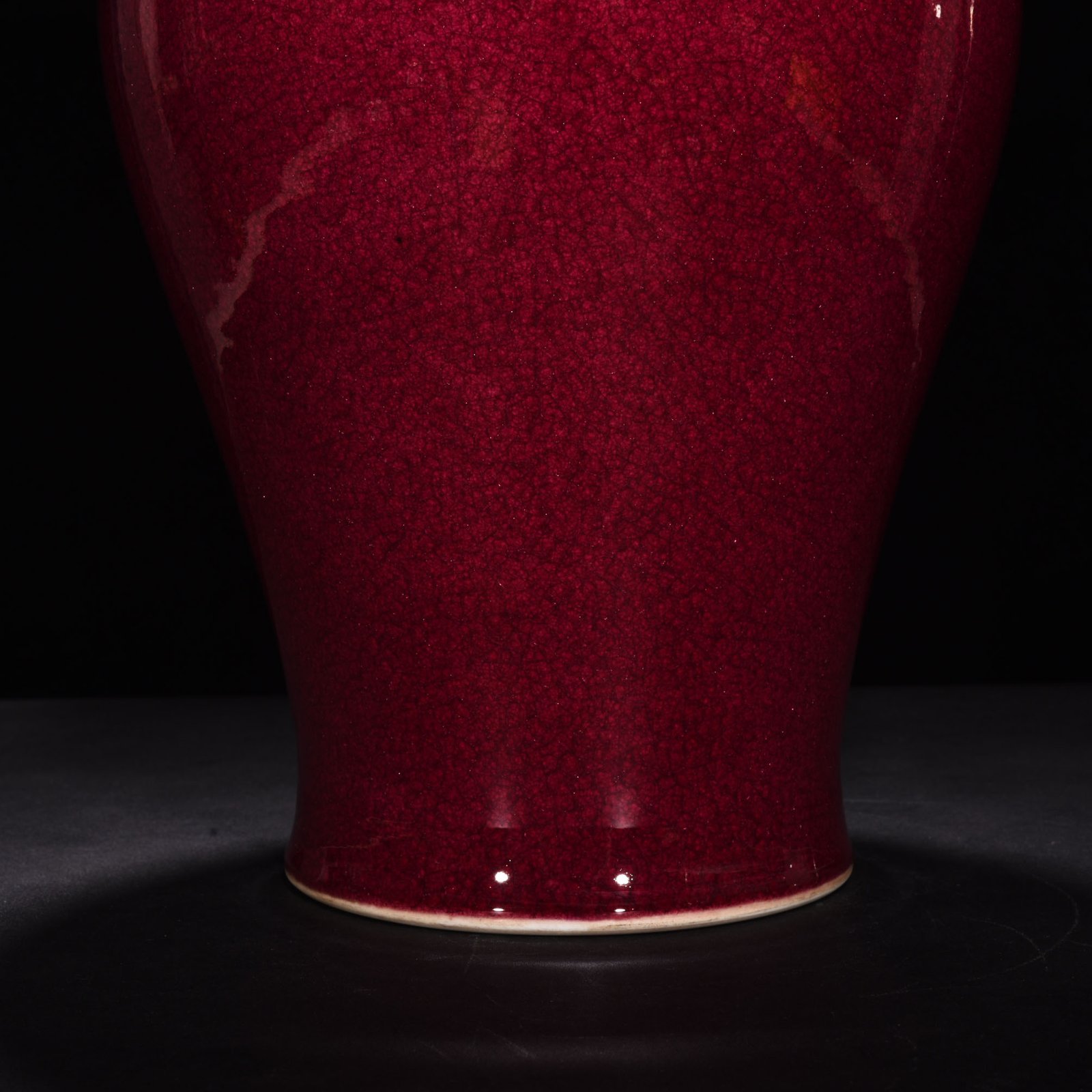 Qing Dynasty Yongzheng ruby ​​red glaze ice cracked plum vase