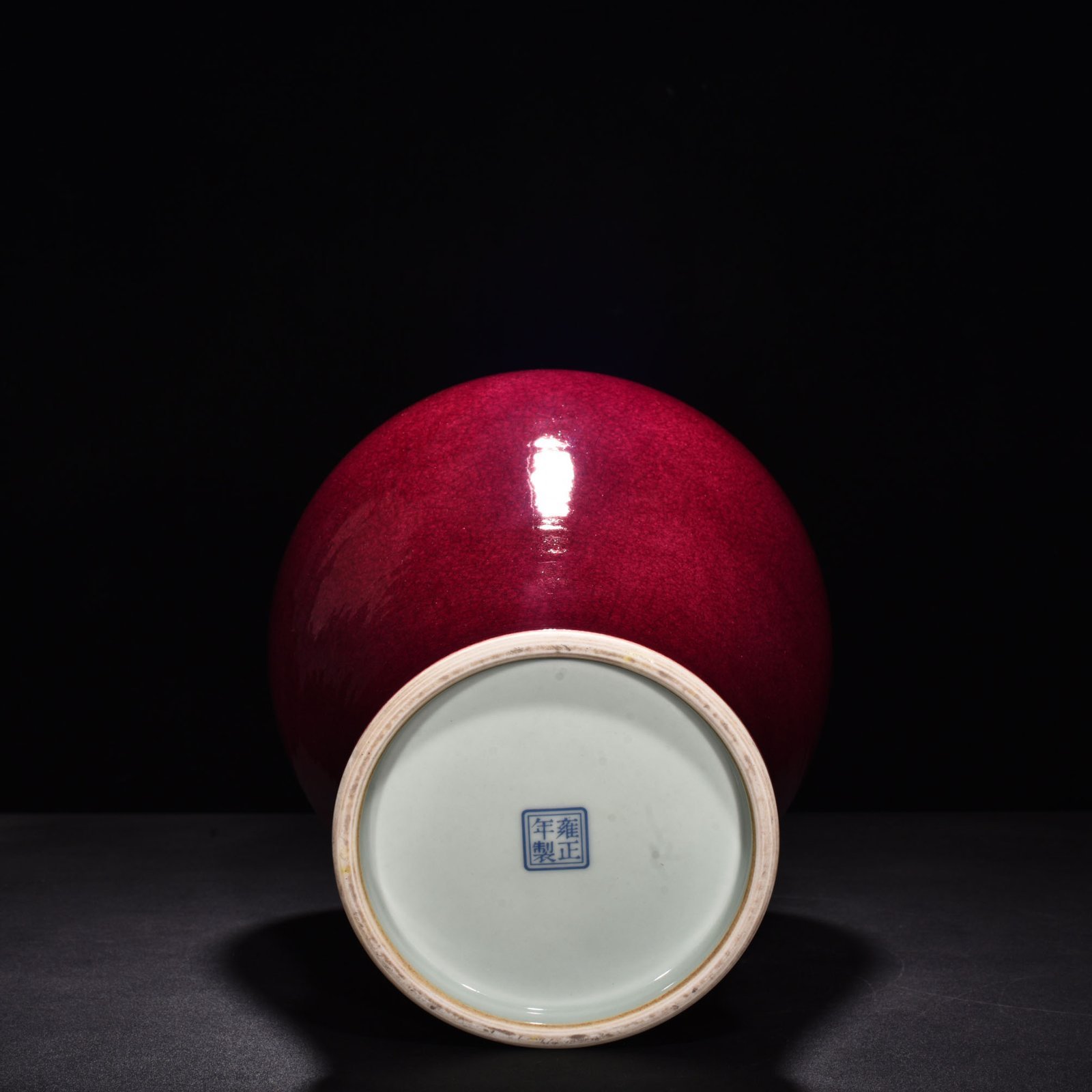 Qing Dynasty Yongzheng ruby ​​red glaze ice cracked plum vase