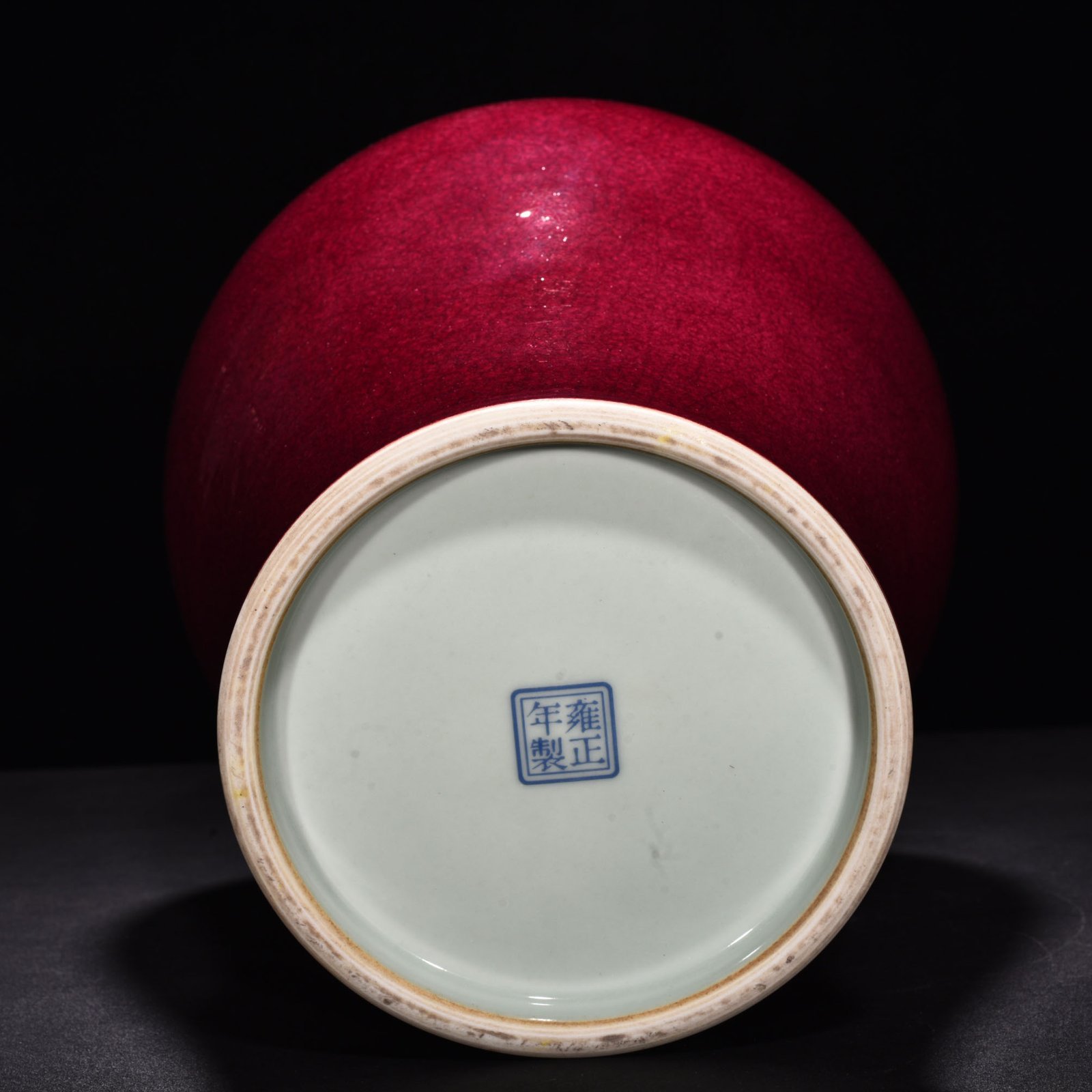 Qing Dynasty Yongzheng ruby ​​red glaze ice cracked plum vase