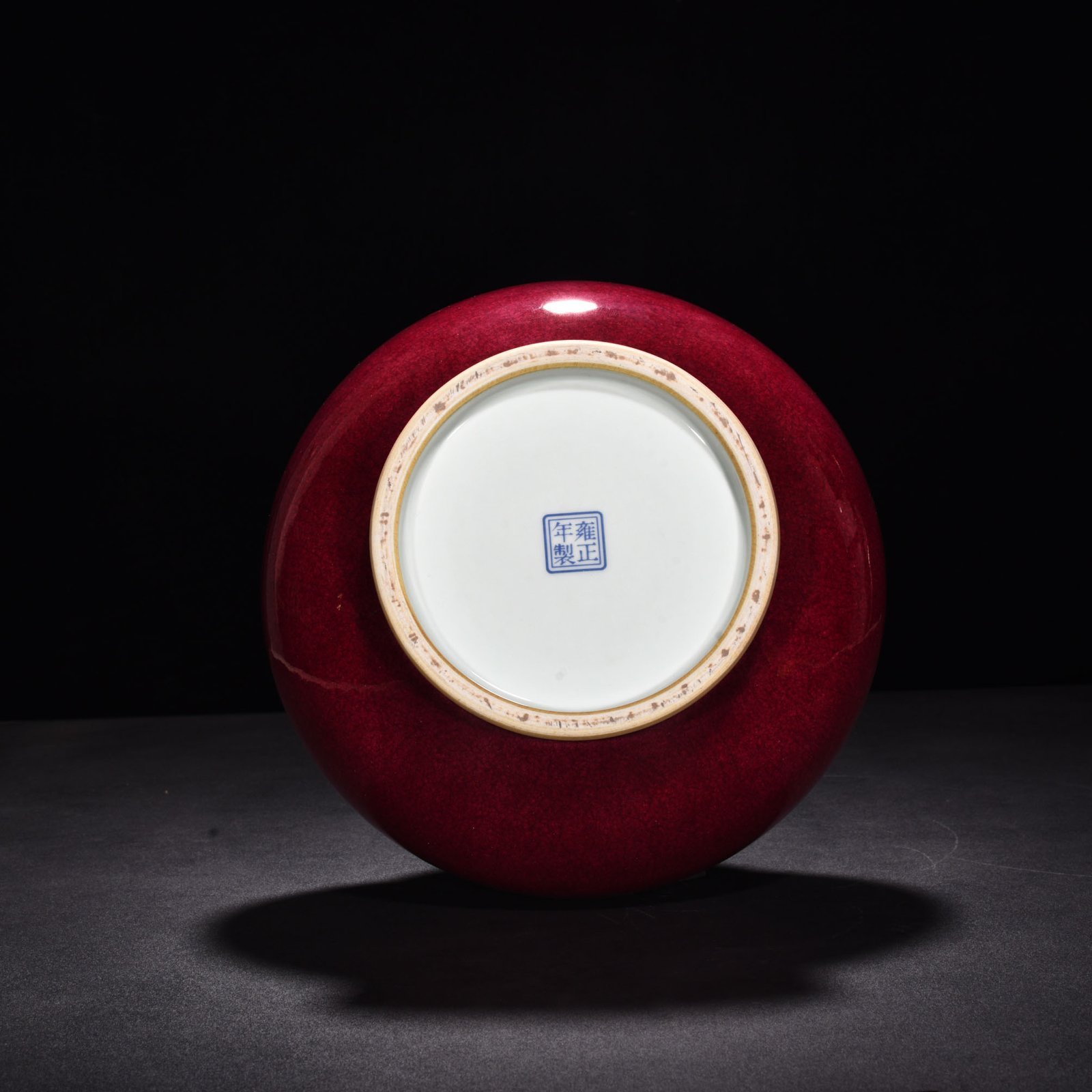 Qing Dynasty Yongzheng ruby ​​red glaze ice cracked dazzling bottle