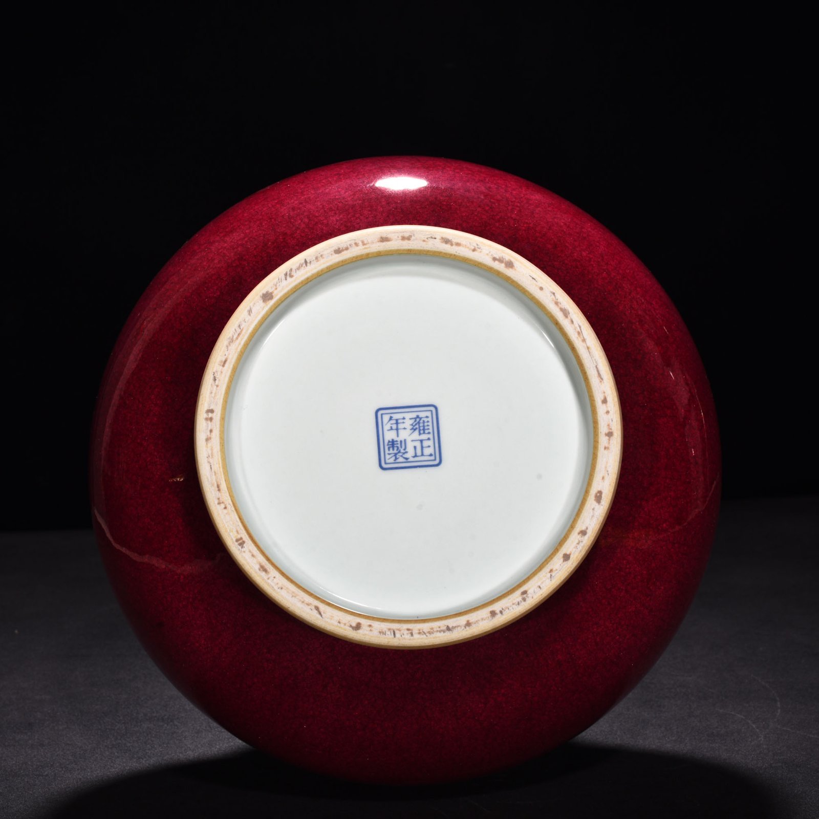Qing Dynasty Yongzheng ruby ​​red glaze ice cracked dazzling bottle