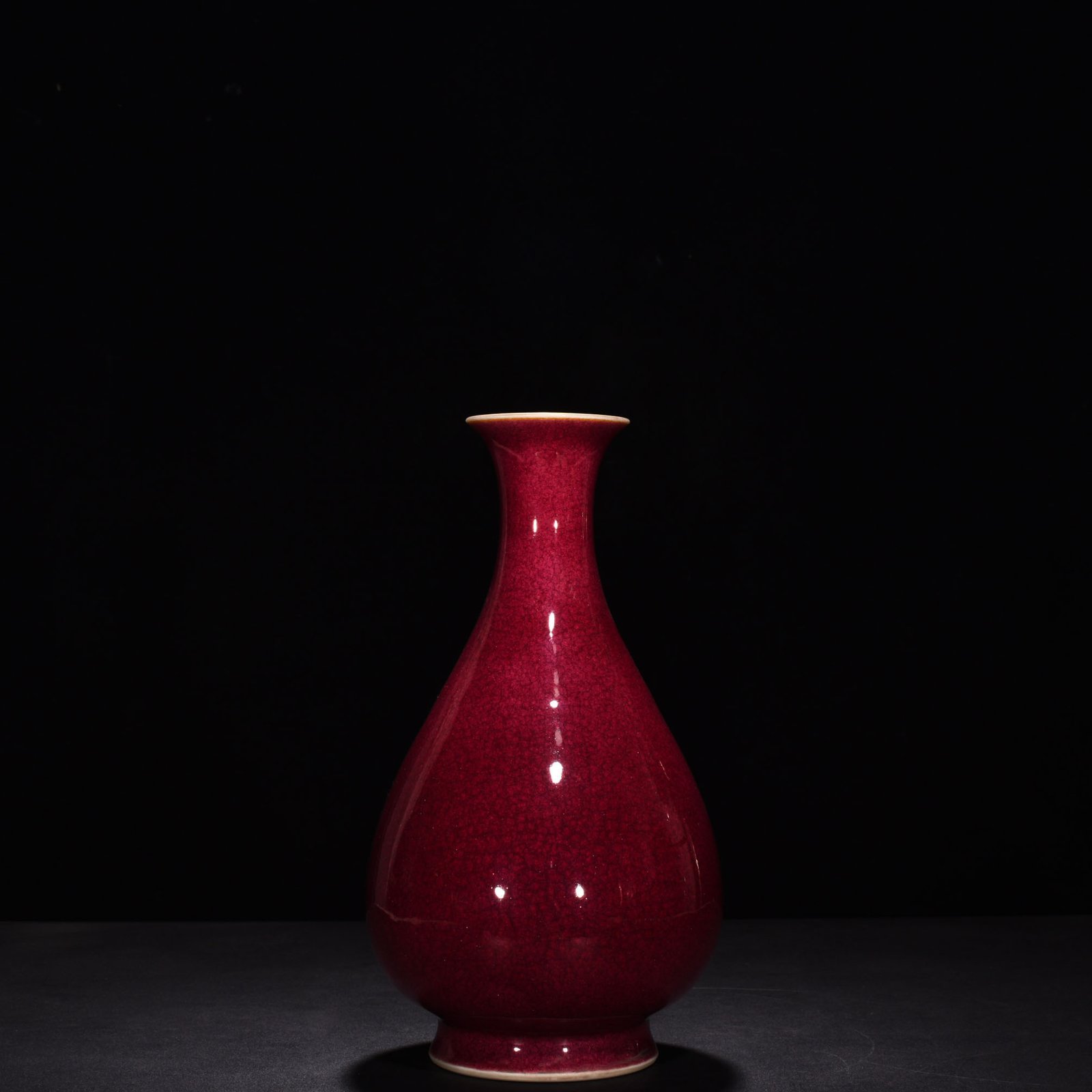 Qing Dynasty Yongzheng ruby ​​red glaze ice cracked jade pot spring vase