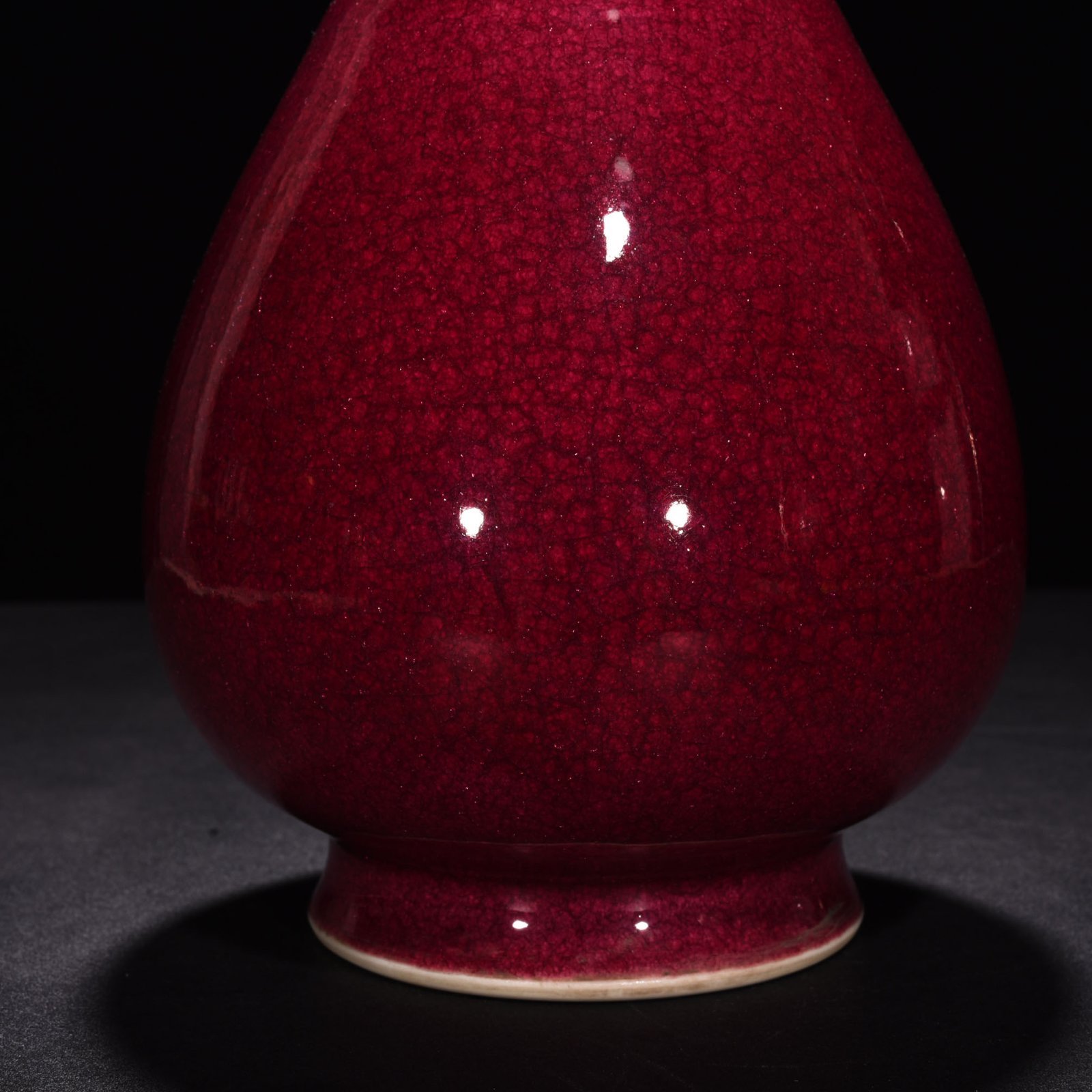 Qing Dynasty Yongzheng ruby ​​red glaze ice cracked jade pot spring vase
