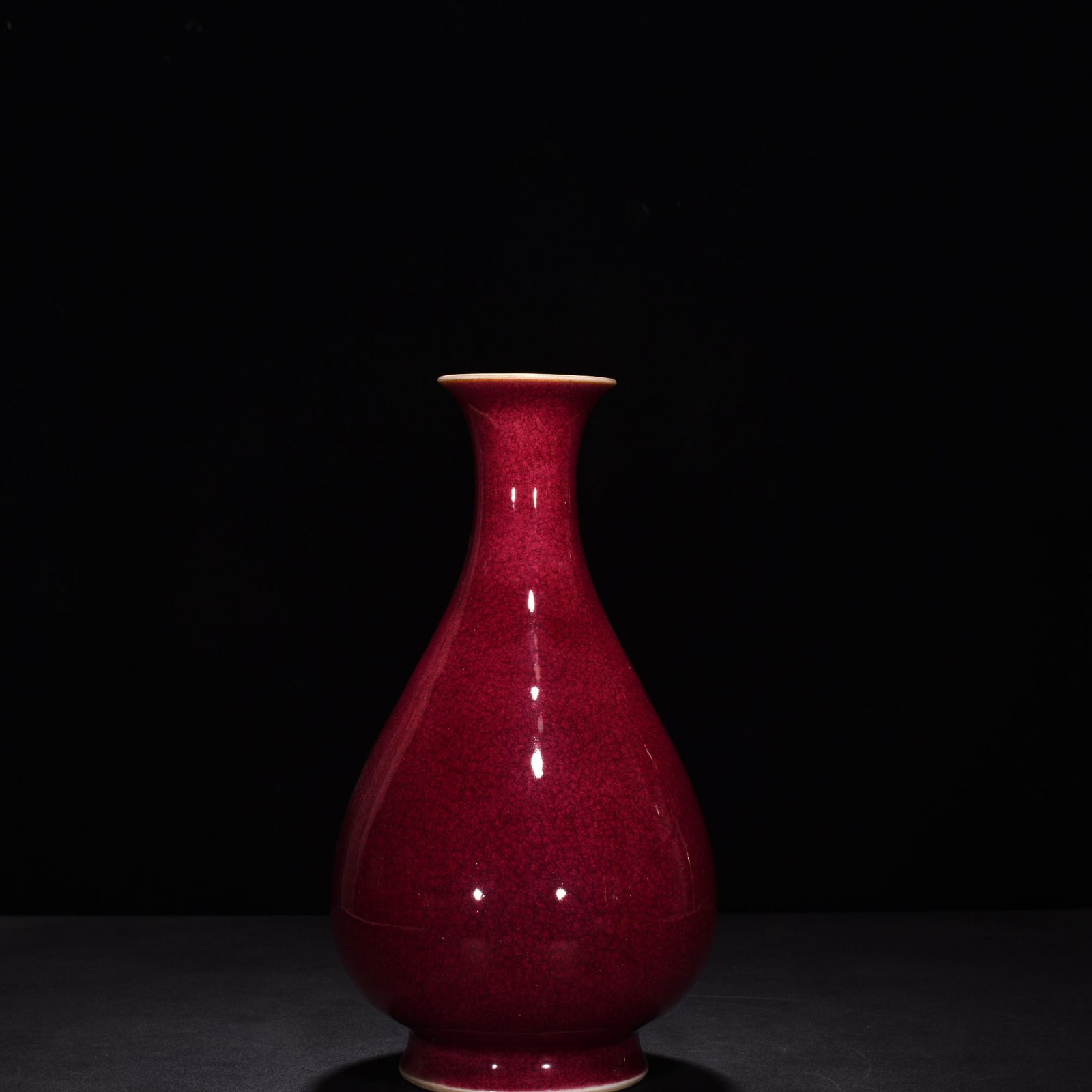 Qing Dynasty Yongzheng ruby ​​red glaze ice cracked jade pot spring vase
