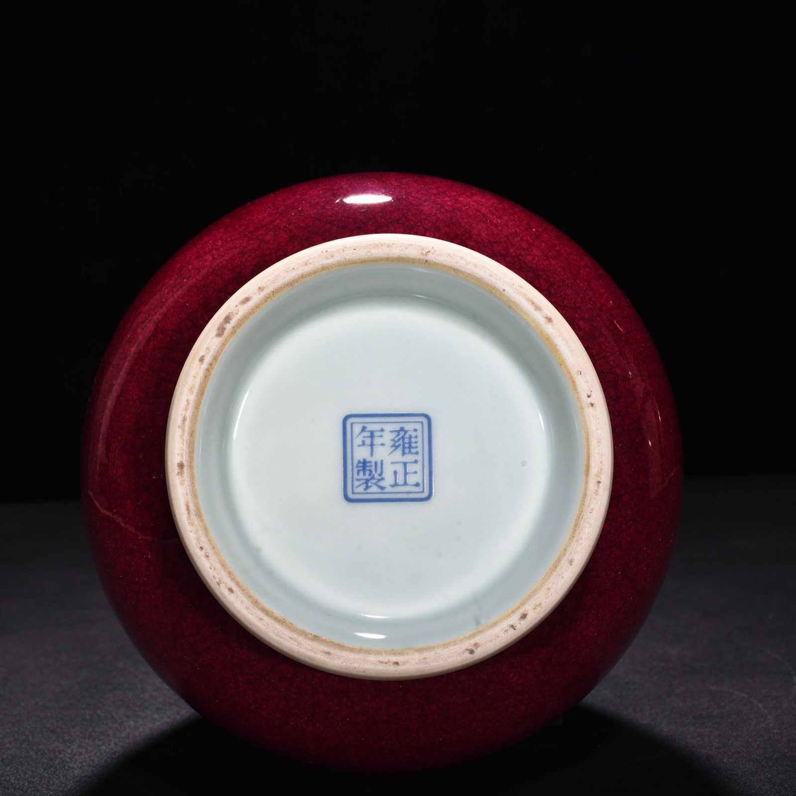 Qing Dynasty Yongzheng ruby ​​red glaze ice cracked jade pot spring vase
