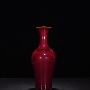 Qing Dynasty Yongzheng ruby ​​red glaze ice cracked fishtail bottle
