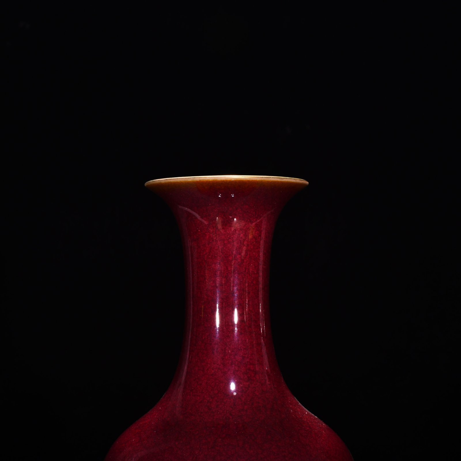 Qing Dynasty Yongzheng ruby ​​red glaze ice cracked fishtail bottle