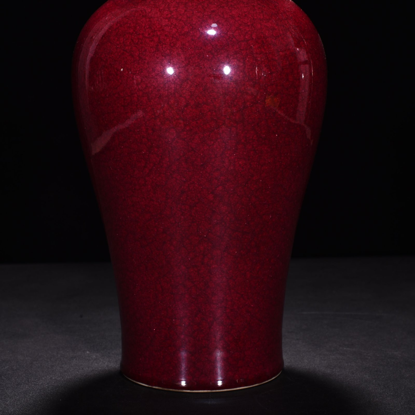 Qing Dynasty Yongzheng ruby ​​red glaze ice cracked fishtail bottle