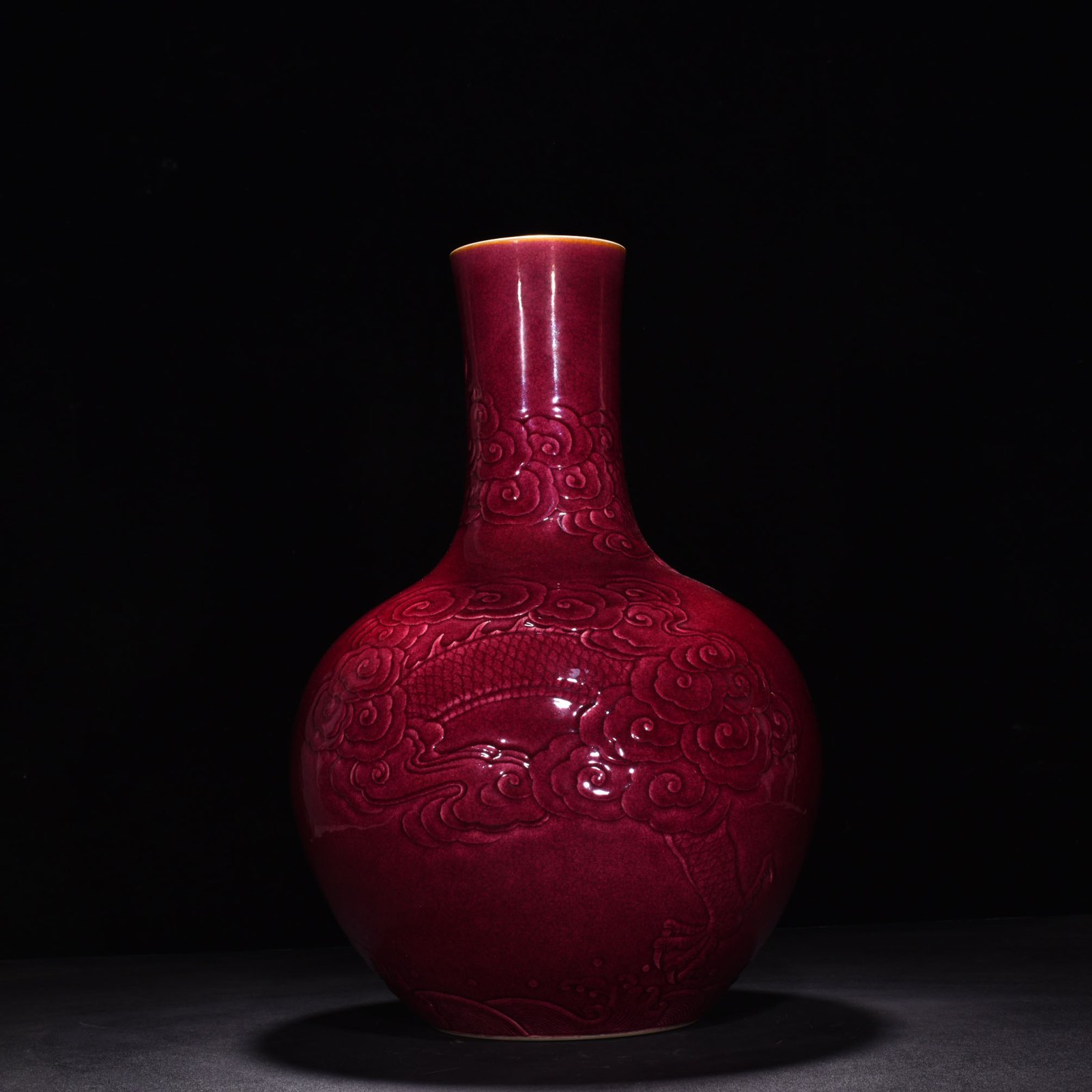 Qing Dynasty Yongzheng ruby ​​red glaze relief celestial sphere vase with cloud and dragon