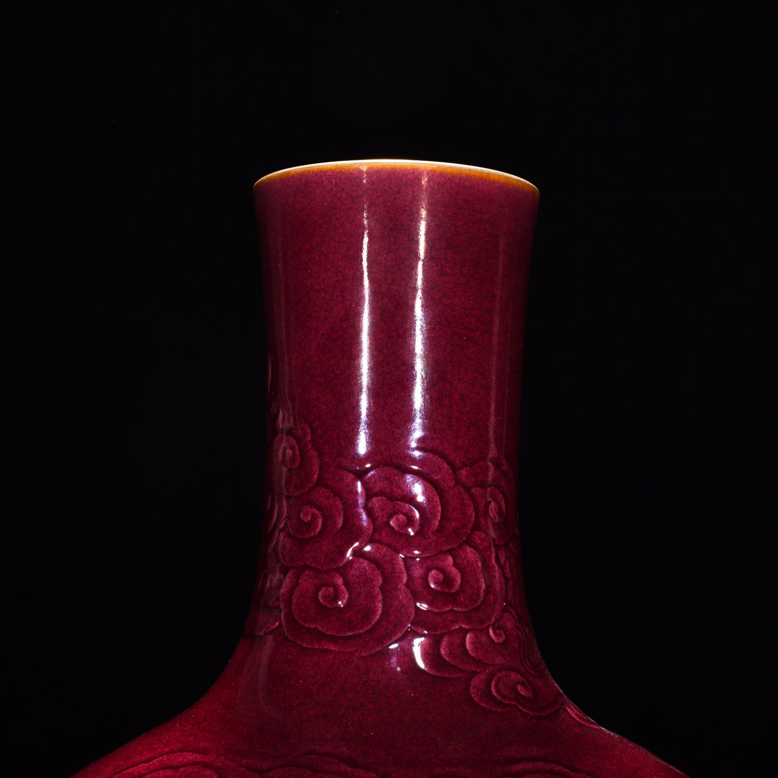 Qing Dynasty Yongzheng ruby ​​red glaze relief celestial sphere vase with cloud and dragon