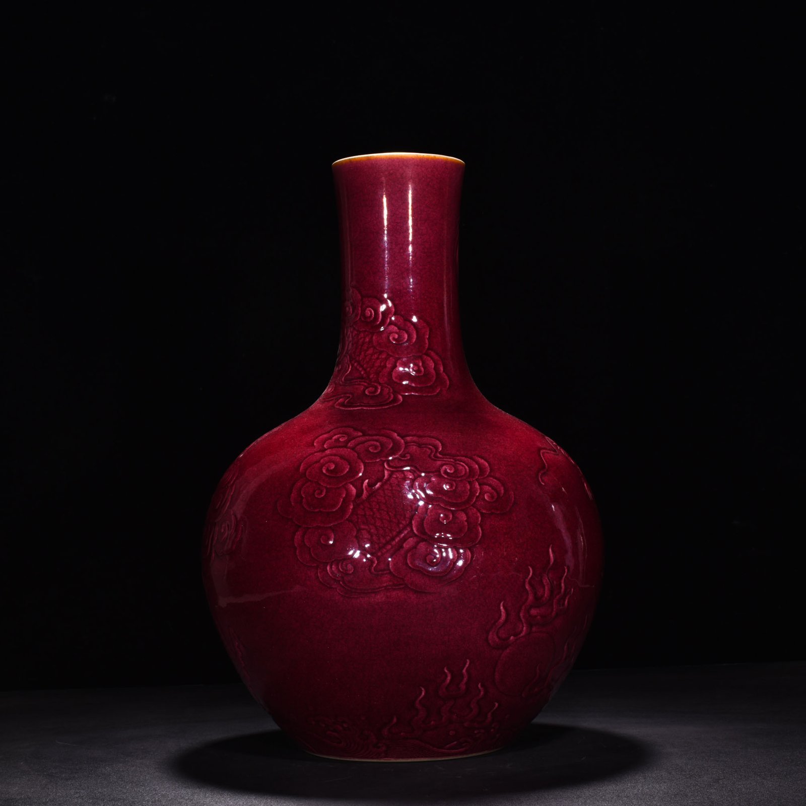 Qing Dynasty Yongzheng ruby ​​red glaze relief celestial sphere vase with cloud and dragon