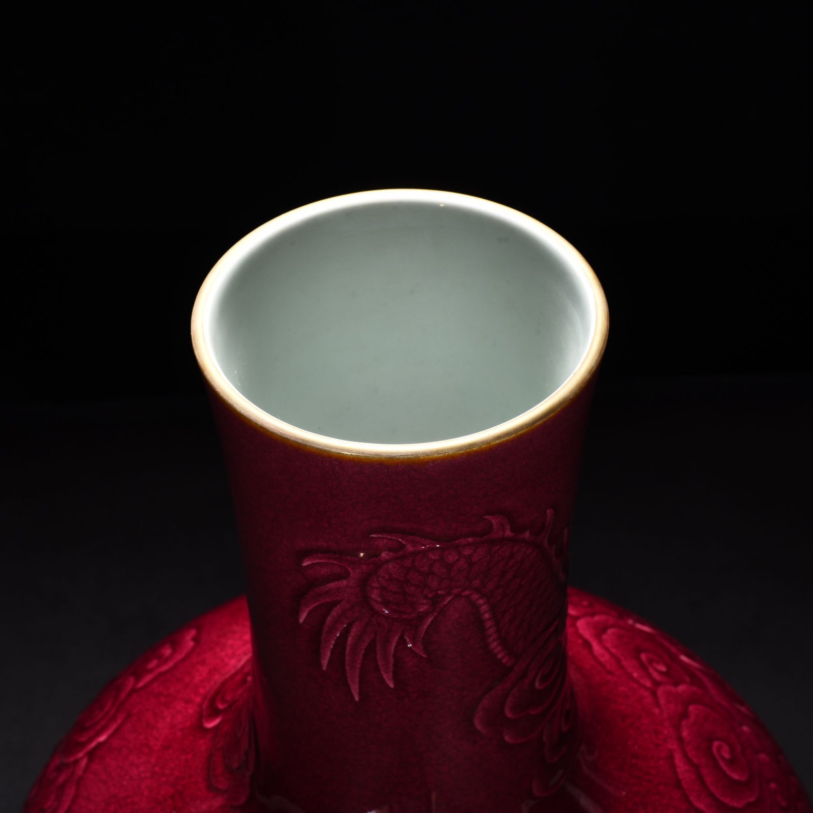 Qing Dynasty Yongzheng ruby ​​red glaze relief celestial sphere vase with cloud and dragon