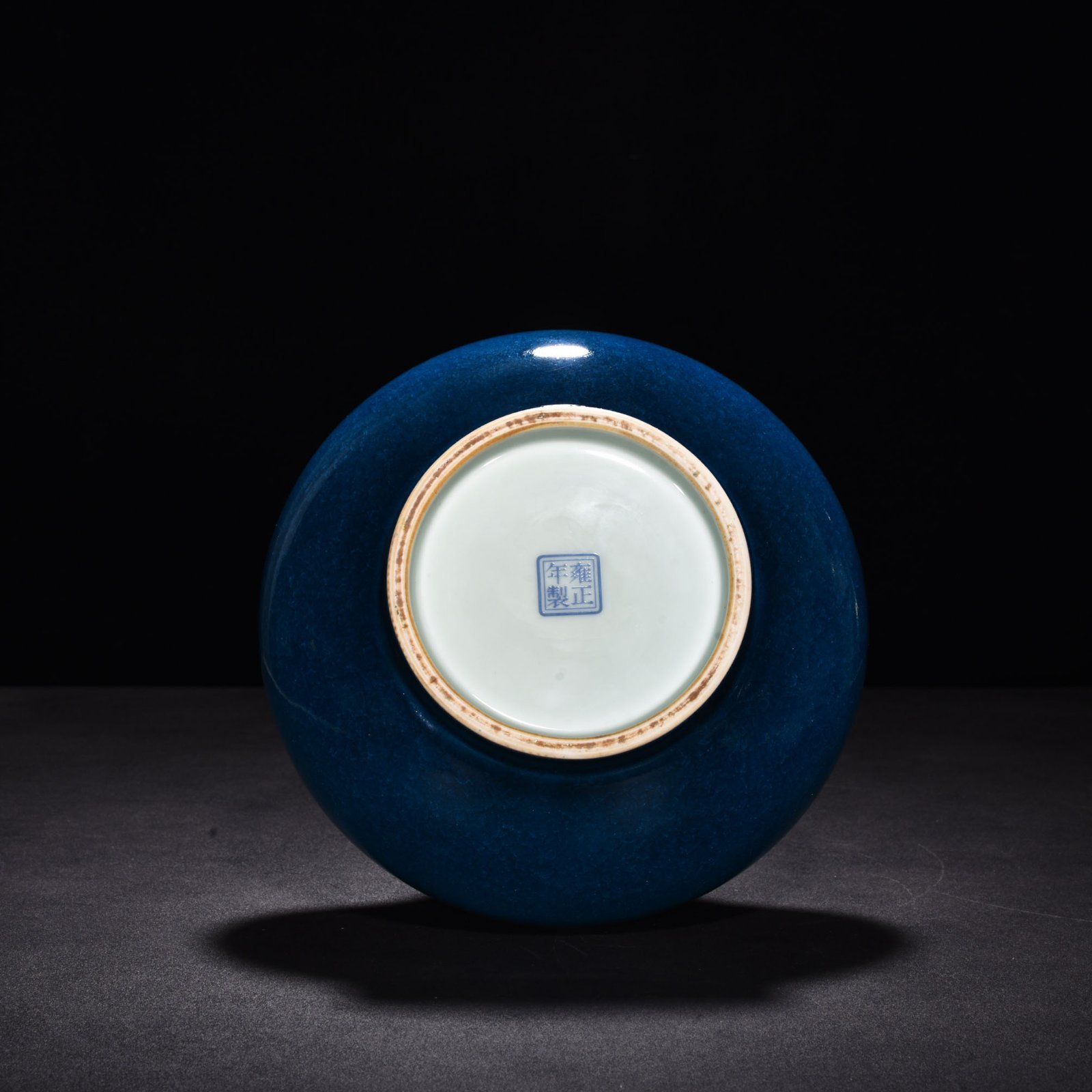 Qing Dynasty Yongzheng sapphire blue glaze ice cracked garlic bottle
