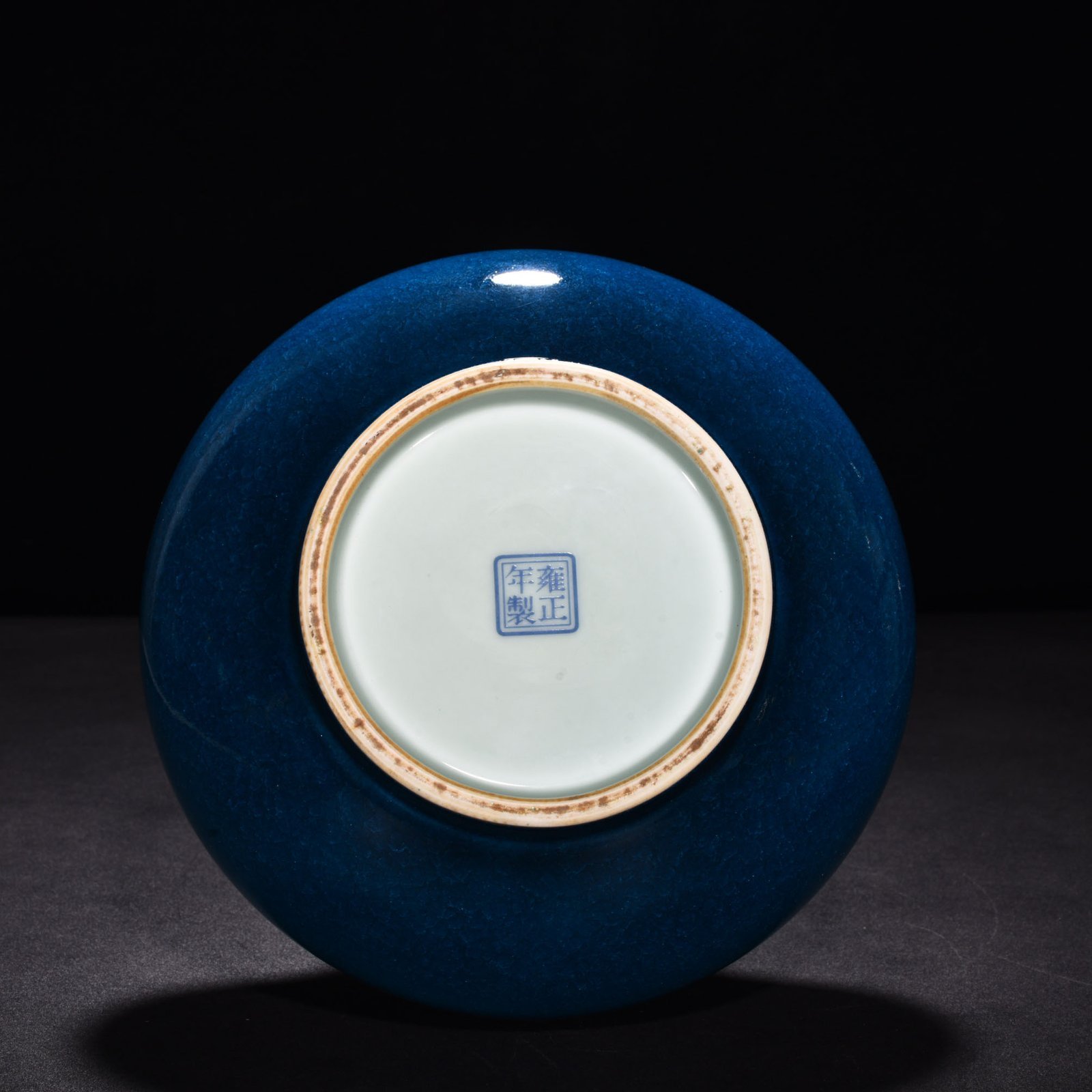 Qing Dynasty Yongzheng sapphire blue glaze ice cracked garlic bottle