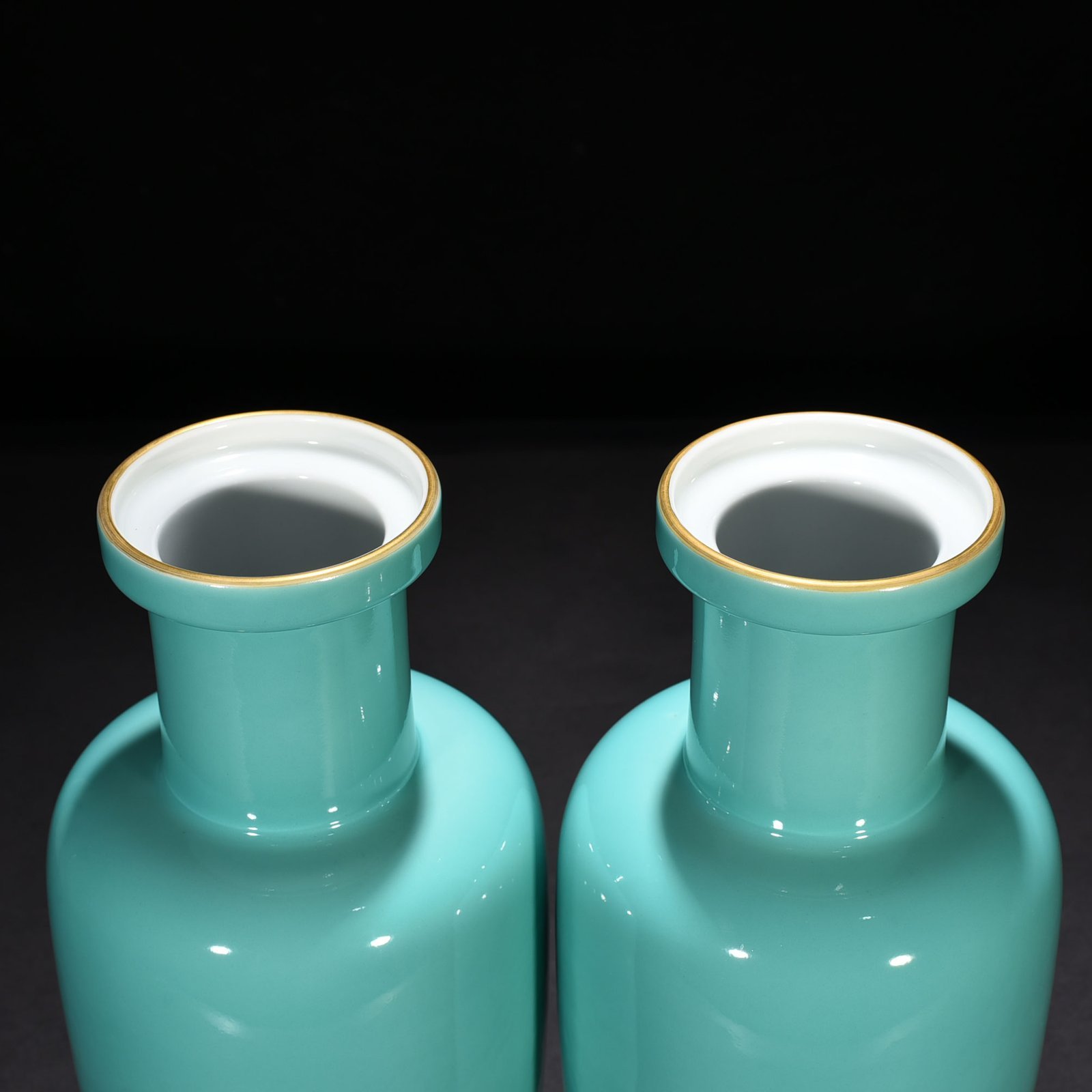 Qing Dynasty Yongzheng Coral green glazed hammer