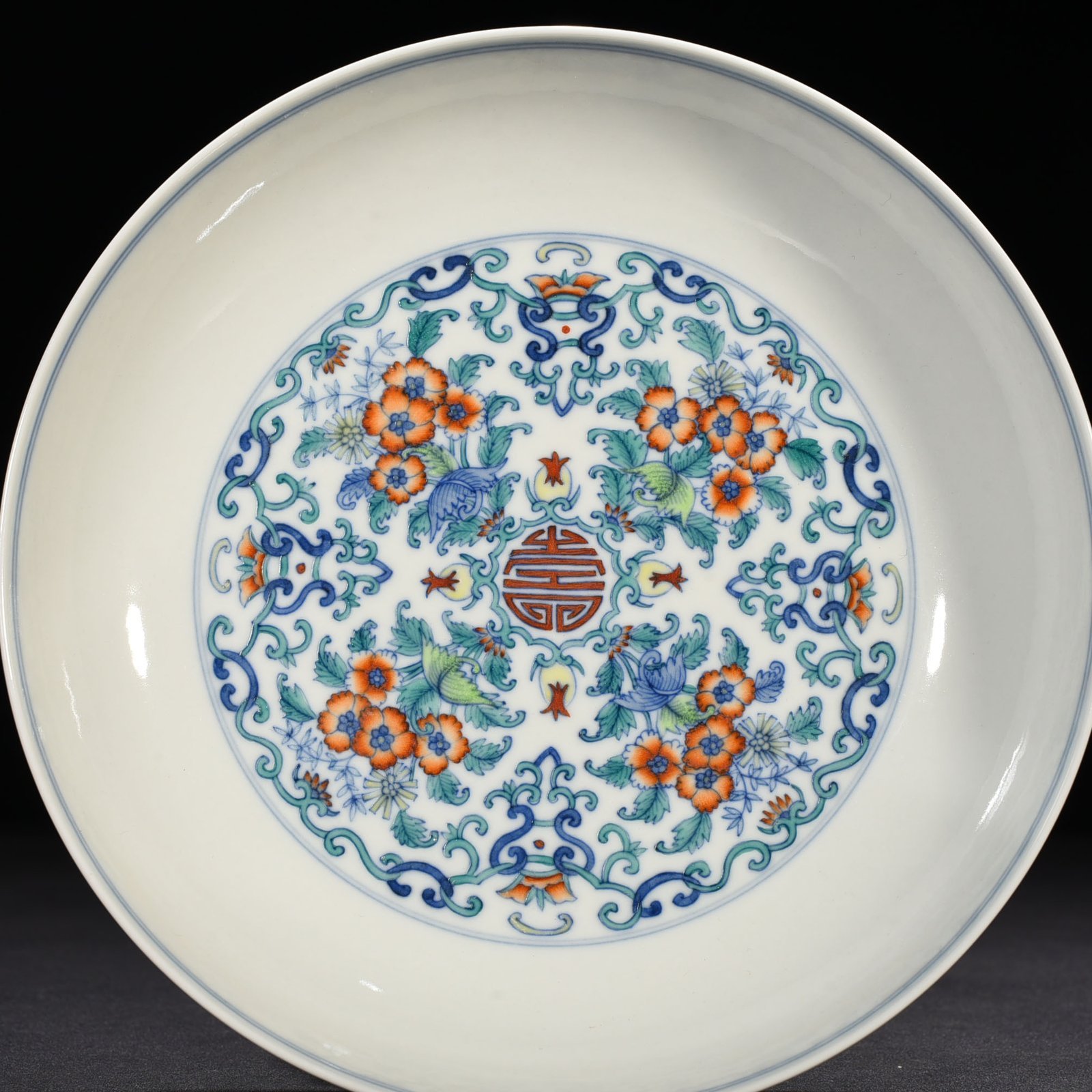 Qing Dynasty Yongzheng Doucai folded branches and flowers longevity plate