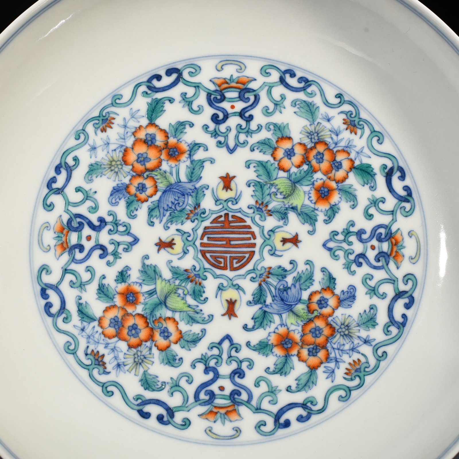 Qing Dynasty Yongzheng Doucai folded branches and flowers longevity plate