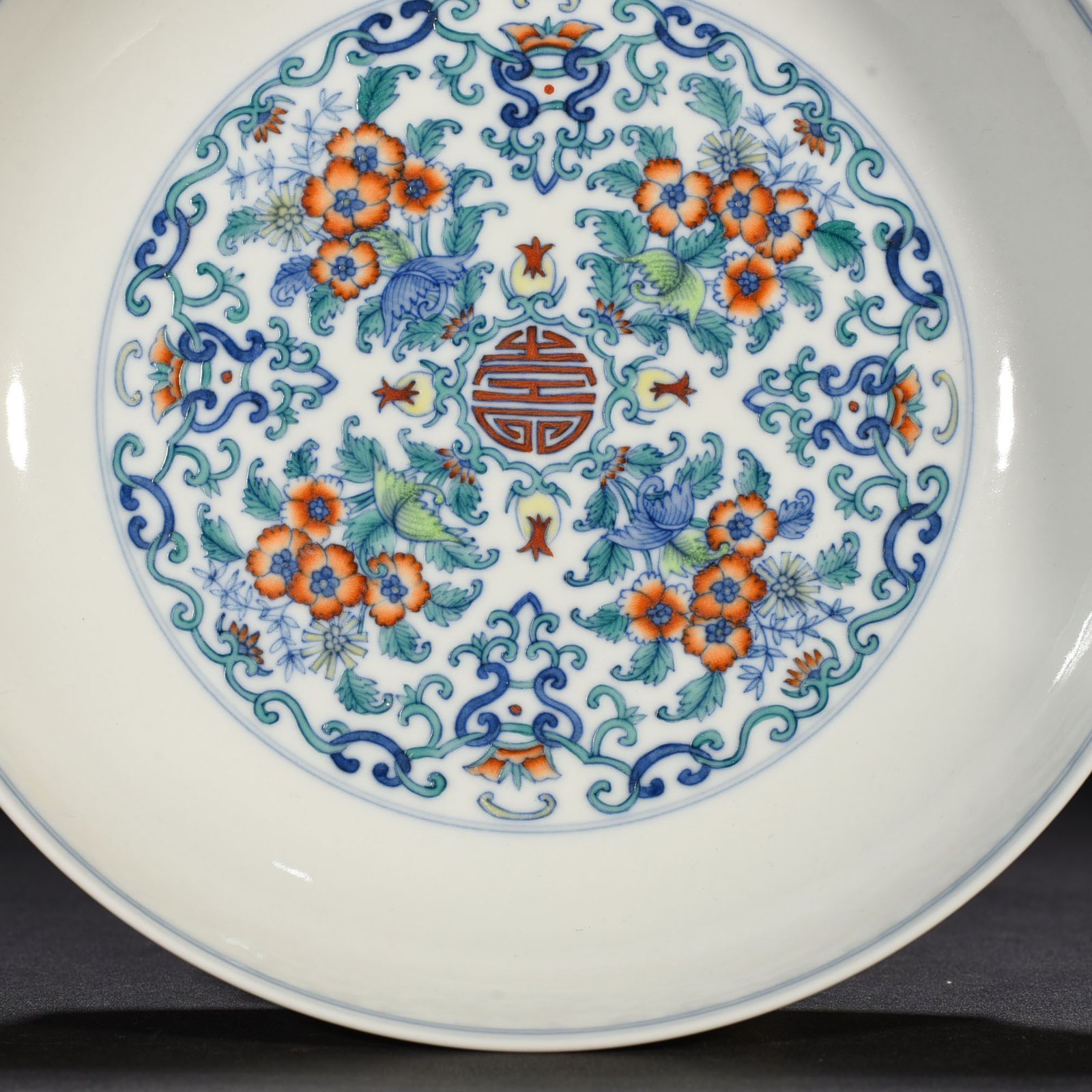Qing Dynasty Yongzheng Doucai folded branches and flowers longevity plate