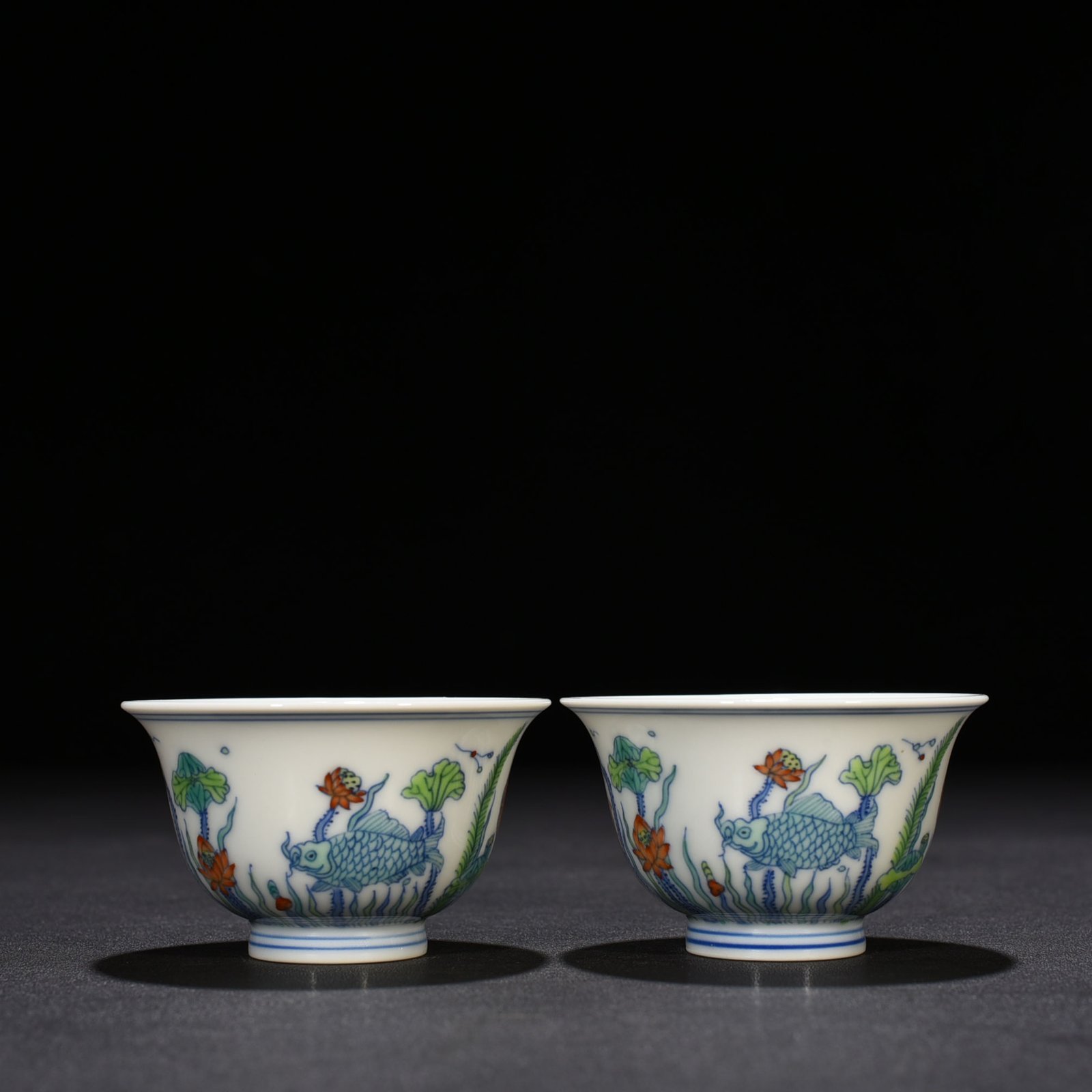 Qing Dynasty Yongzheng Doucai Fish and Algae Cup