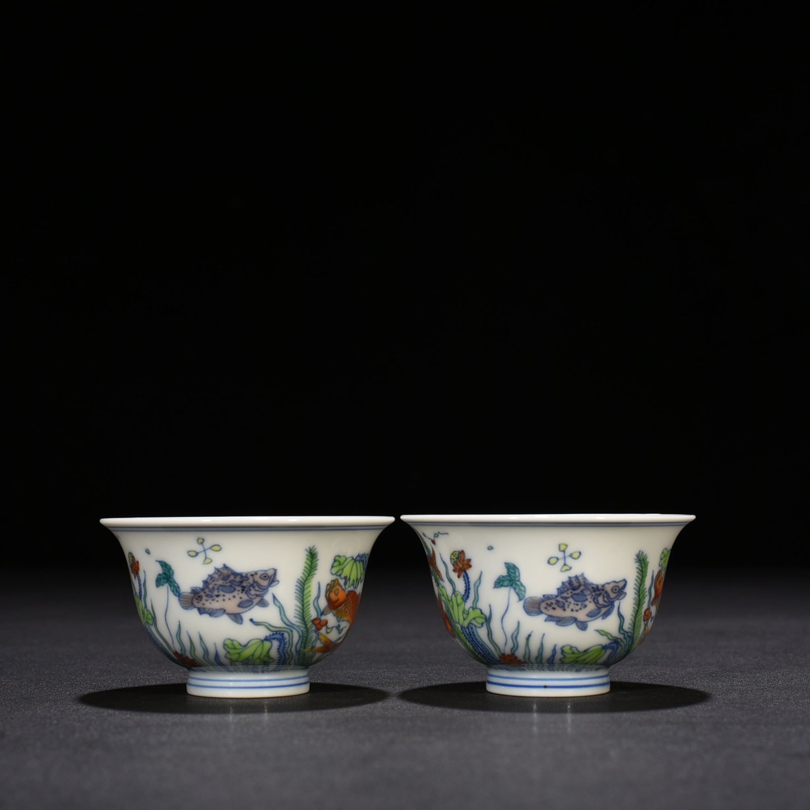 Qing Dynasty Yongzheng Doucai Fish and Algae Cup