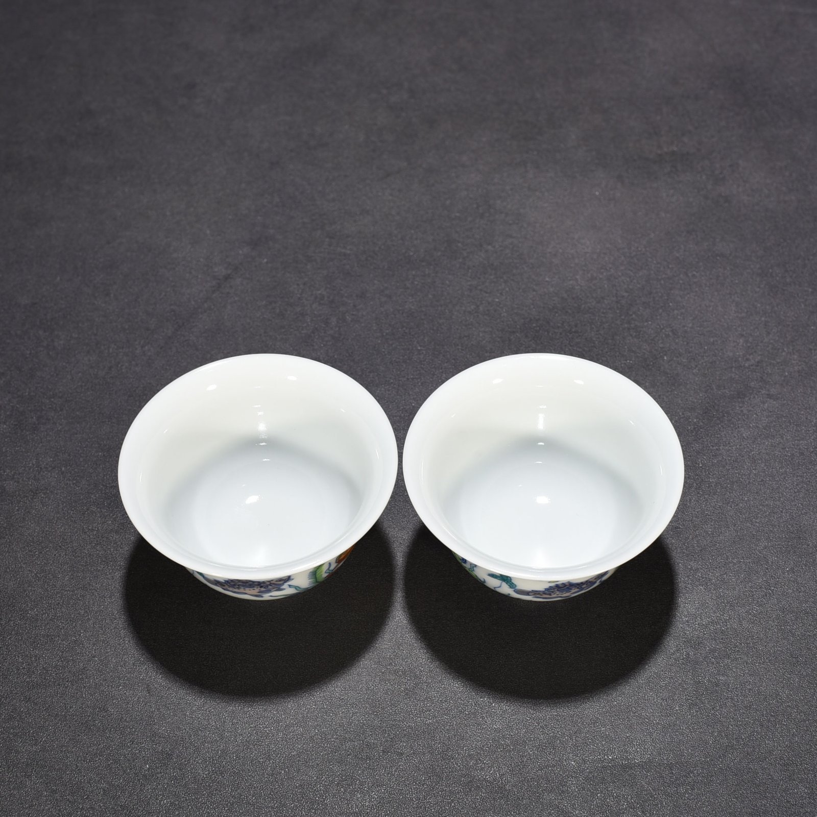 Qing Dynasty Yongzheng Doucai Fish and Algae Cup