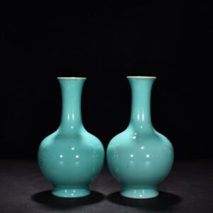 Qing Dynasty Yongzheng turquoise green gold vase