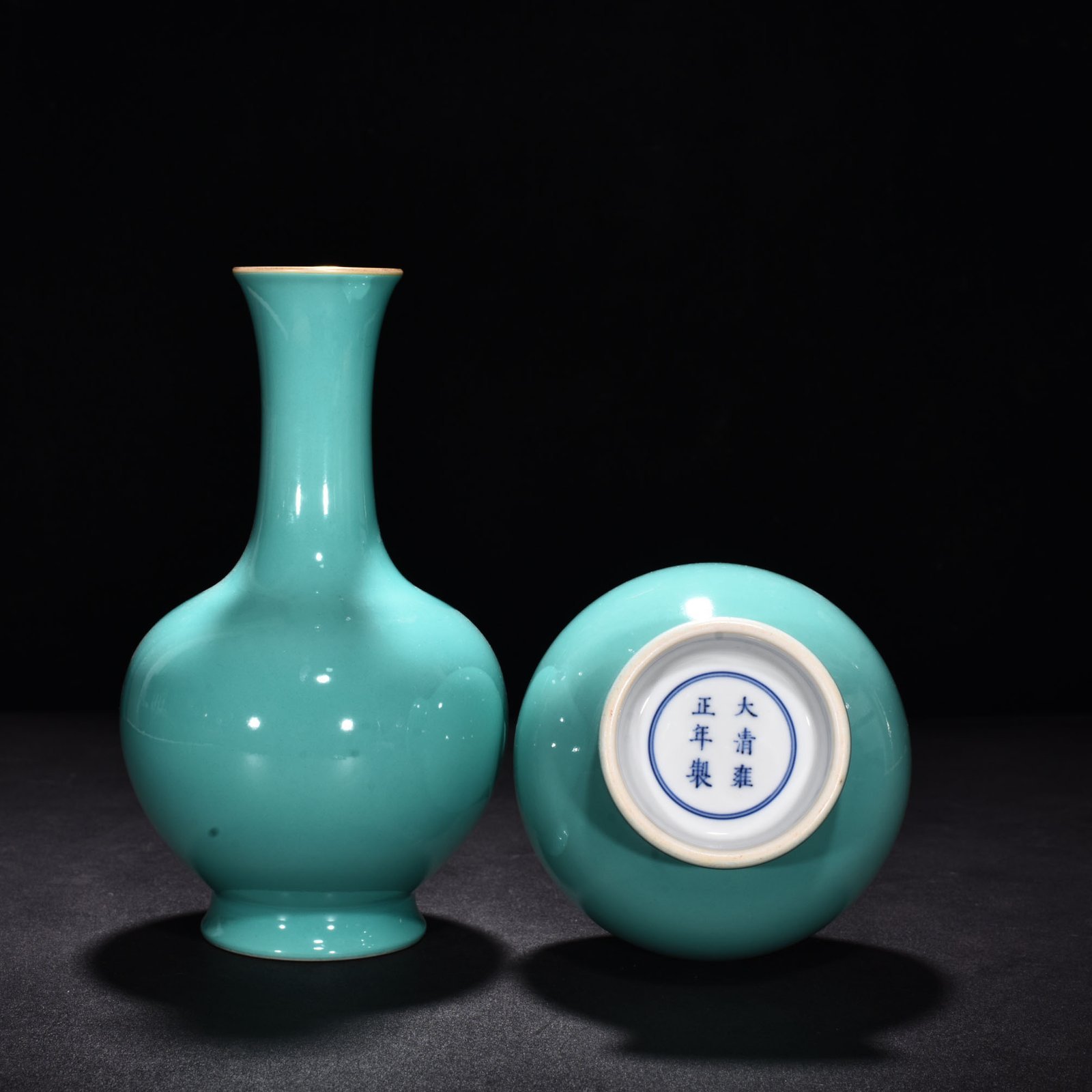 Qing Dynasty Yongzheng turquoise green gold vase