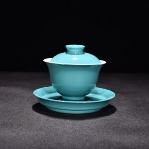 Qing Dynasty Yongzheng turquoise green glaze three-cai bowl