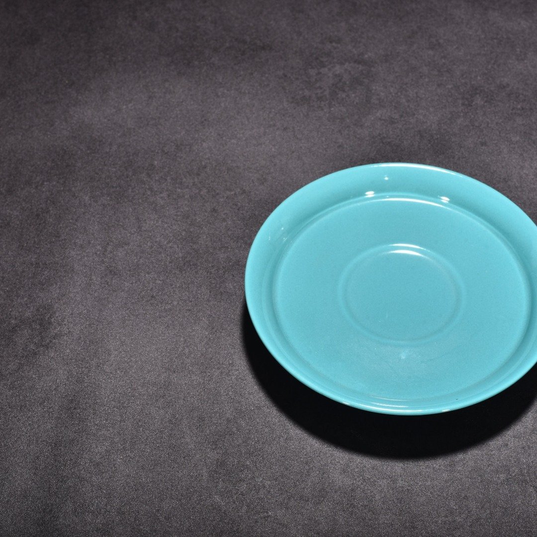 Qing Dynasty Yongzheng turquoise green glaze three-cai bowl