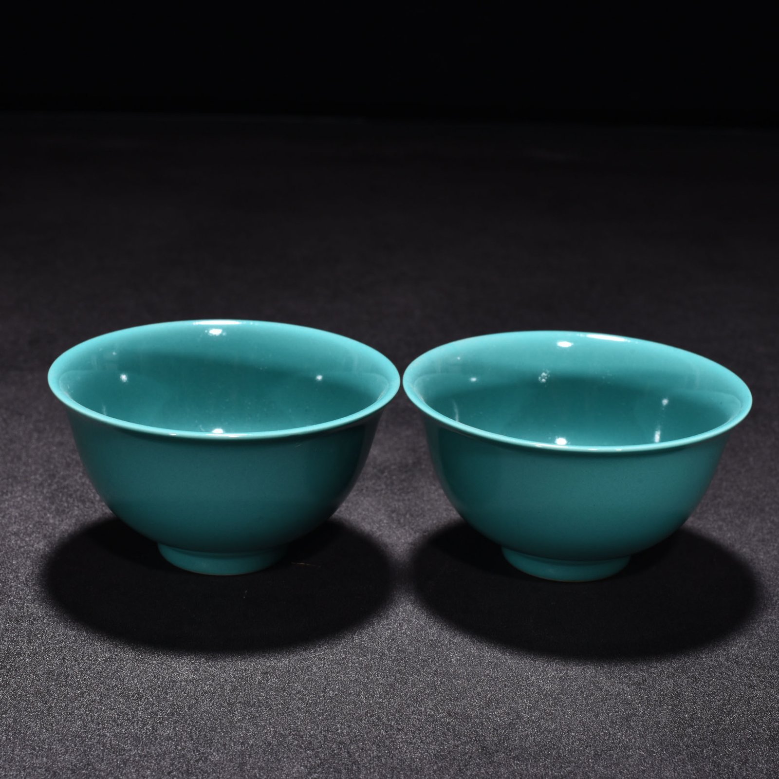 Qing Dynasty Yongzheng turquoise green glaze cup