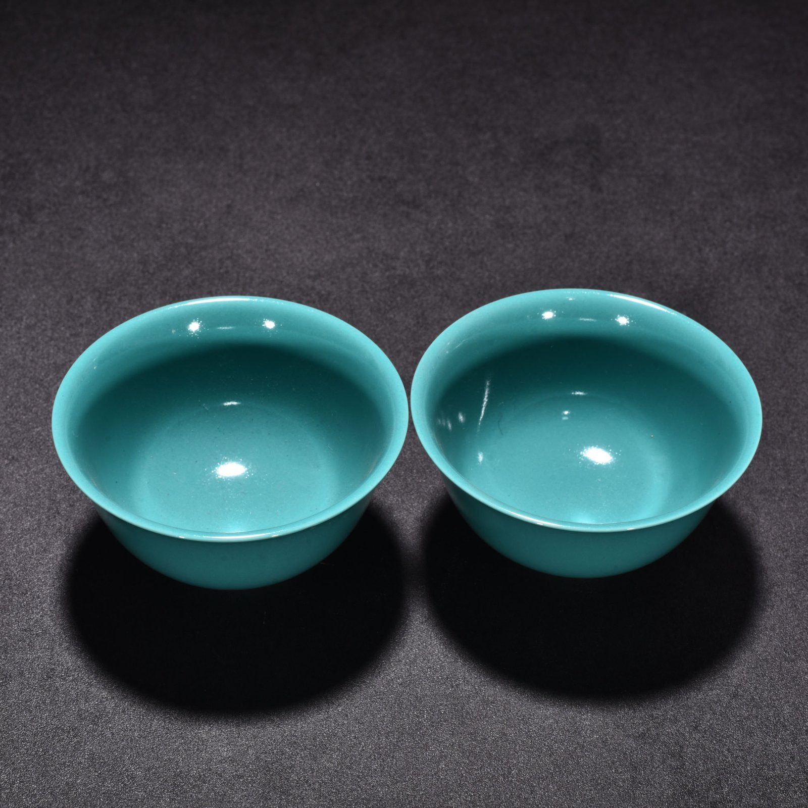 Qing Dynasty Yongzheng turquoise green glaze cup