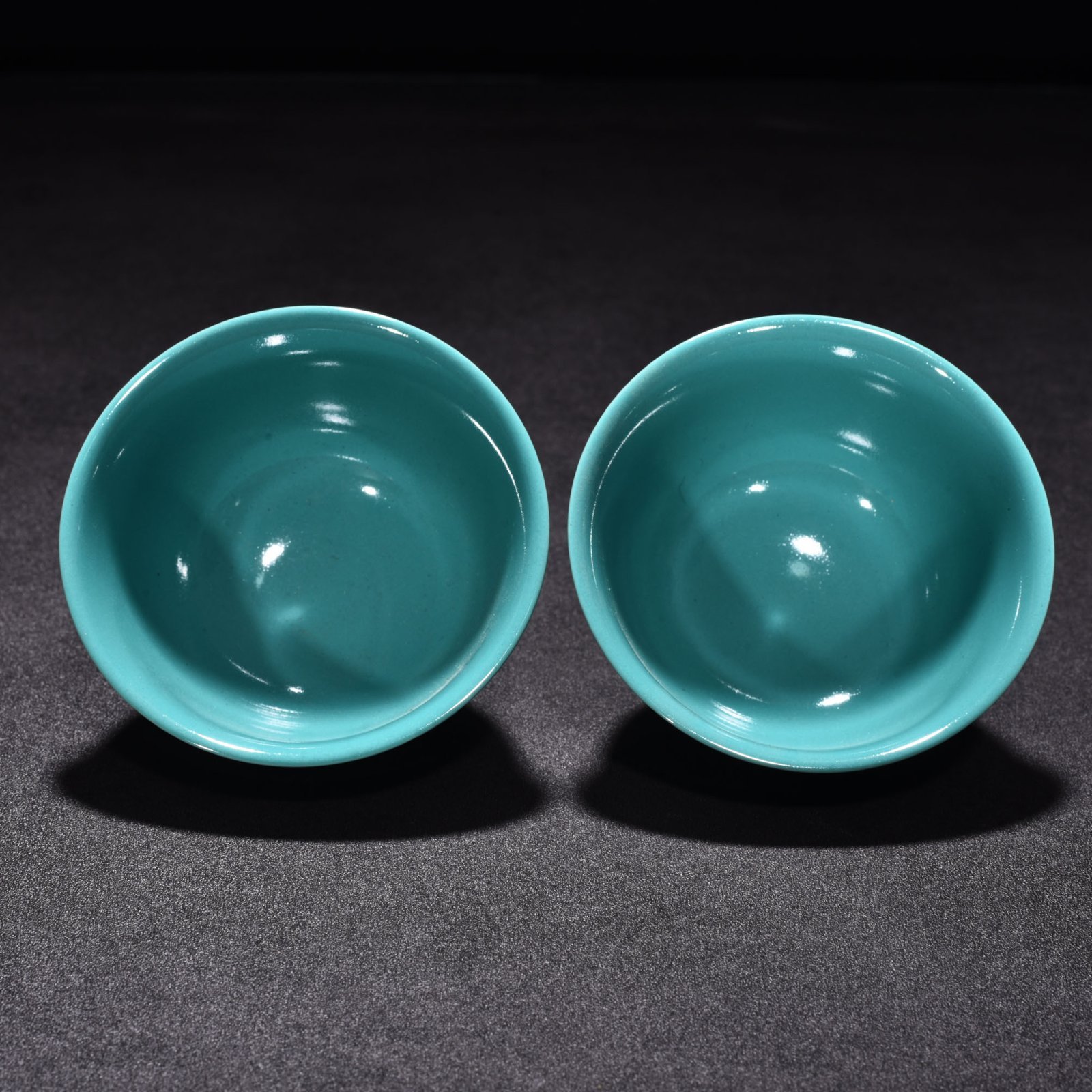 Qing Dynasty Yongzheng turquoise green glaze cup
