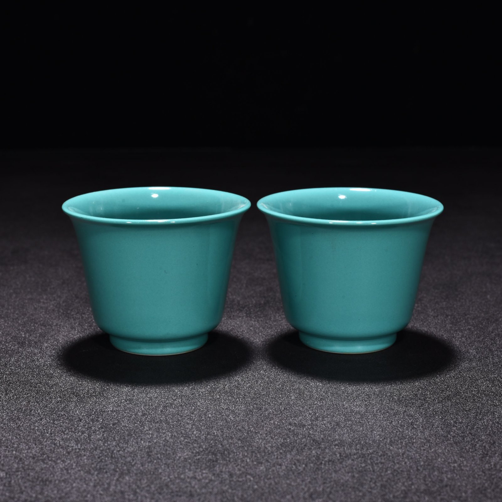 Qing Dynasty Yongzheng turquoise green glaze cu