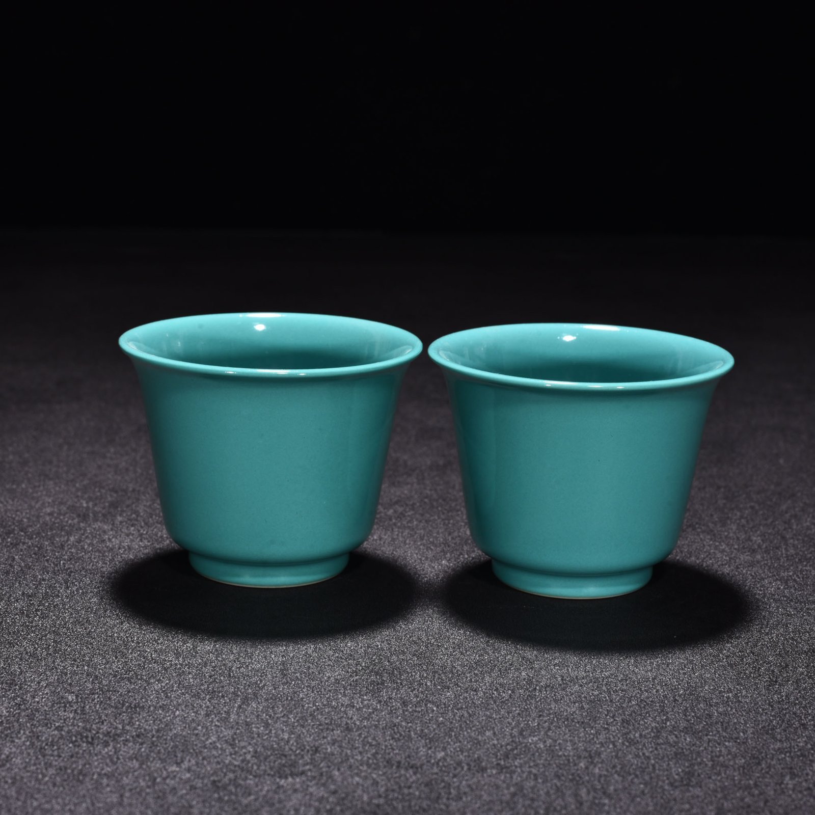 Qing Dynasty Yongzheng turquoise green glaze cu