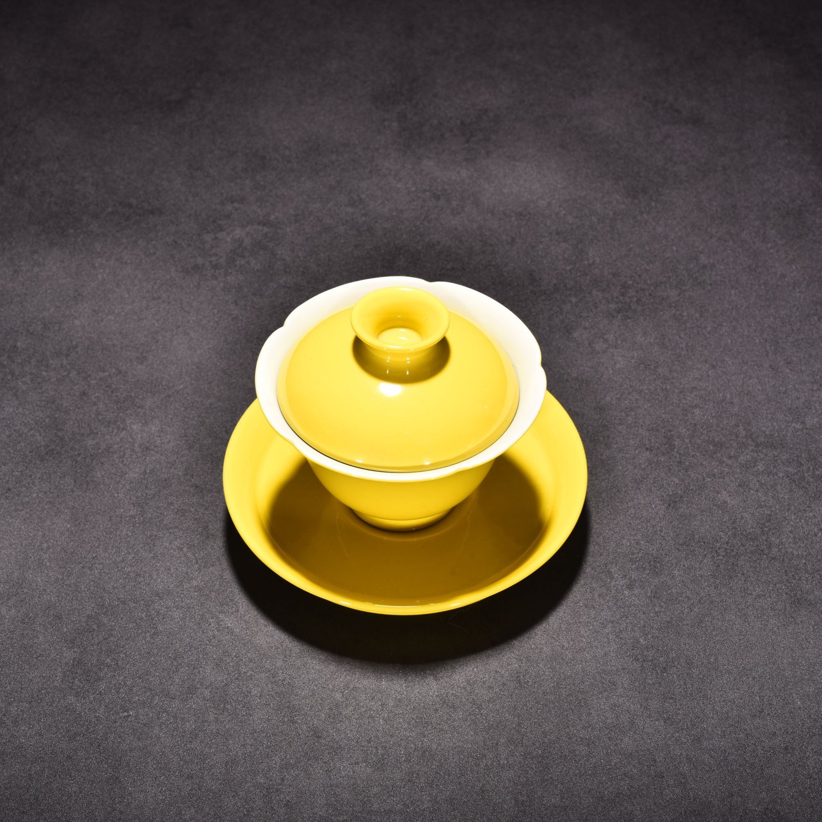 Qing Dynasty Yongzheng lemon yellow glaze three-cai bowl