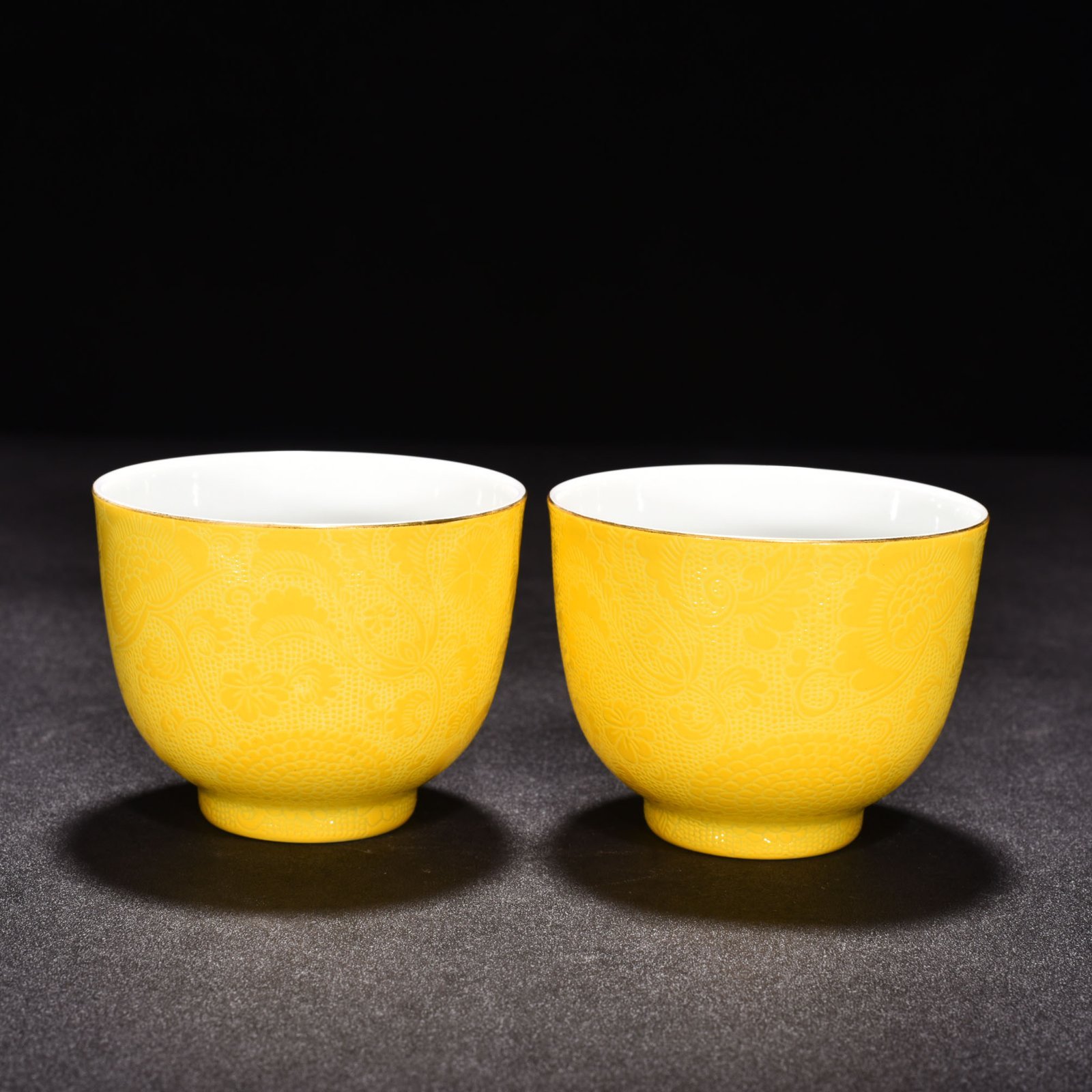 Qing Dynasty Yongzheng lemon yellow glaze rolled flower cup