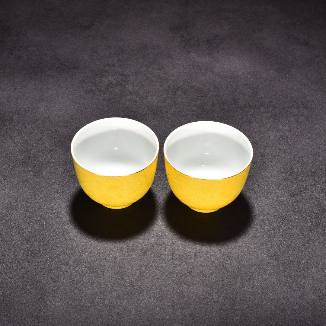 Qing Dynasty Yongzheng lemon yellow glaze rolled flower cup