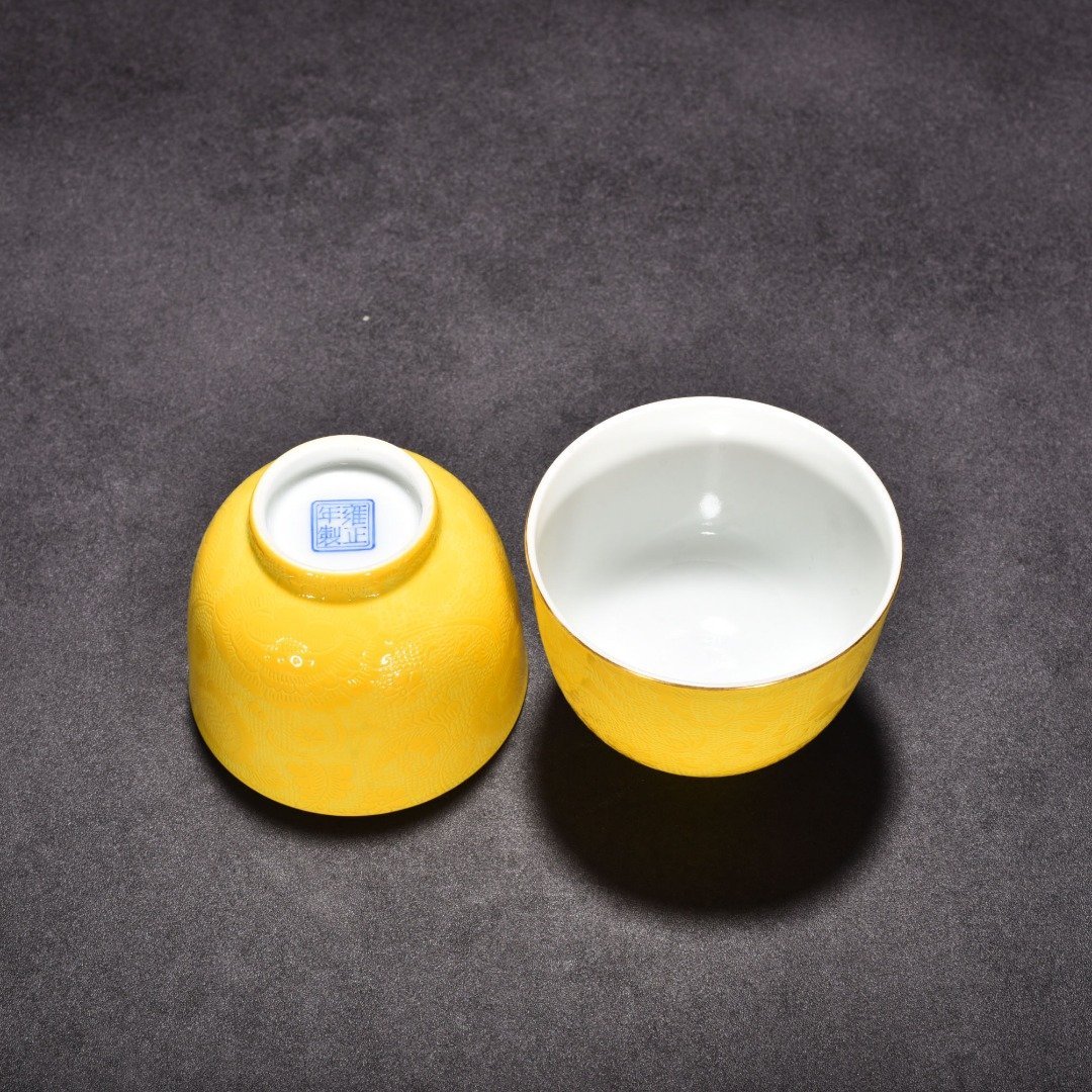 Qing Dynasty Yongzheng lemon yellow glaze rolled flower cup