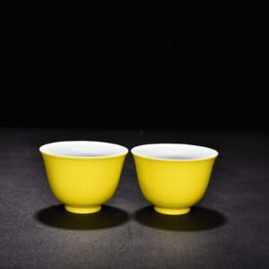 Qing Dynasty Yongzheng lemon yellow bell cup