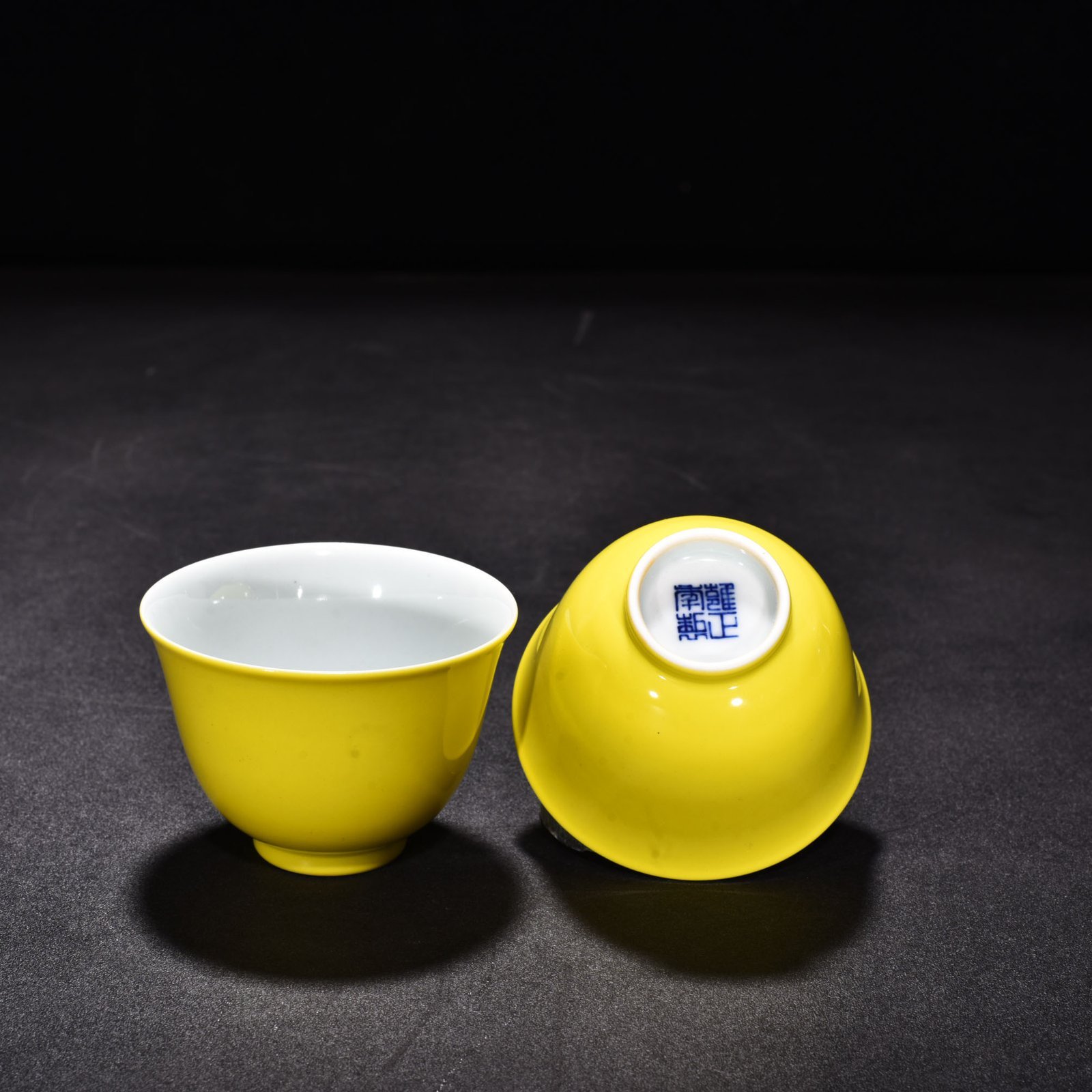 Qing Dynasty Yongzheng lemon yellow bell cup