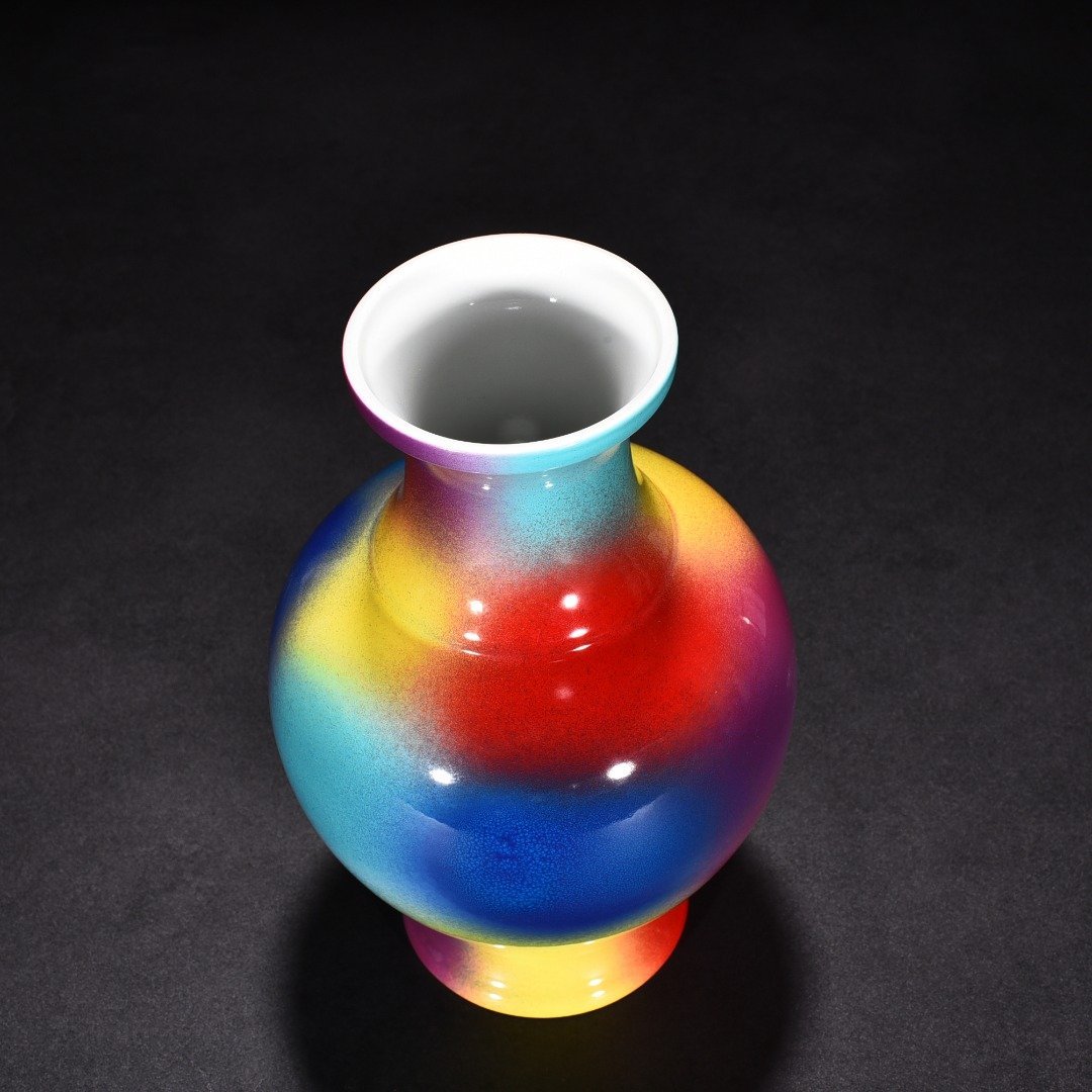 Qing Dynasty Yongzheng Peach Blossom Cave dish bottle