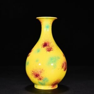 Qing Dynasty Yongzheng Peach Blossom Cave Glazed Jade Pot Spring Vase