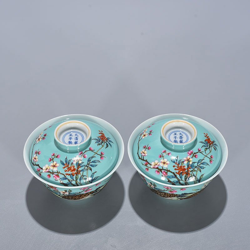 Qing Dynasty Yongzheng coral green land famille rose flower covered bowl