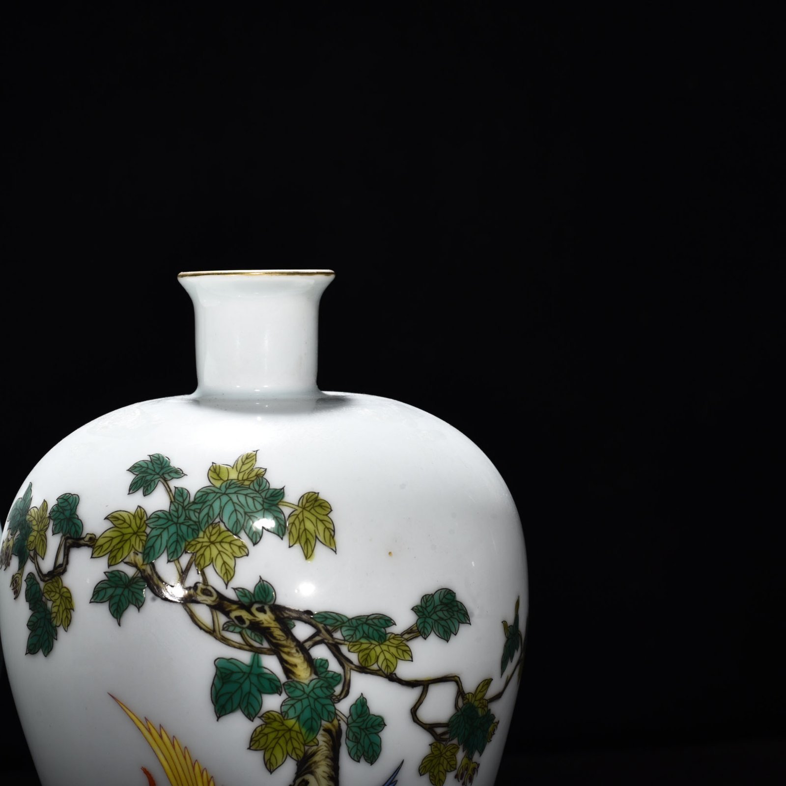 Qing Dynasty Yongzheng enamel phoenix flower plum vase