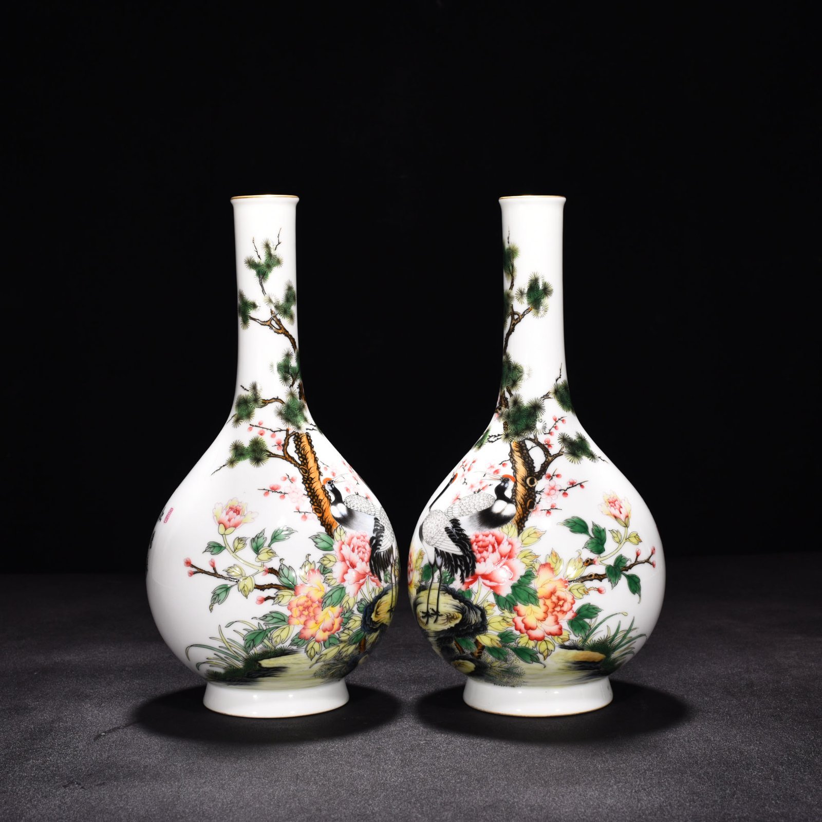 Qing Dynasty Yongzheng enamel color painted gold pine and crane longevity flower and bird vase