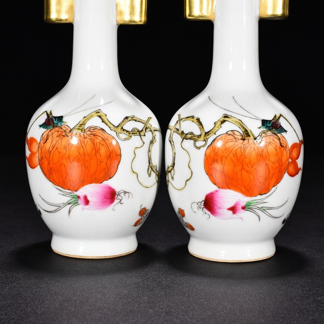 Qing Dynasty Yongzheng enamel color painted golden autumn pumpkin through-ear vase