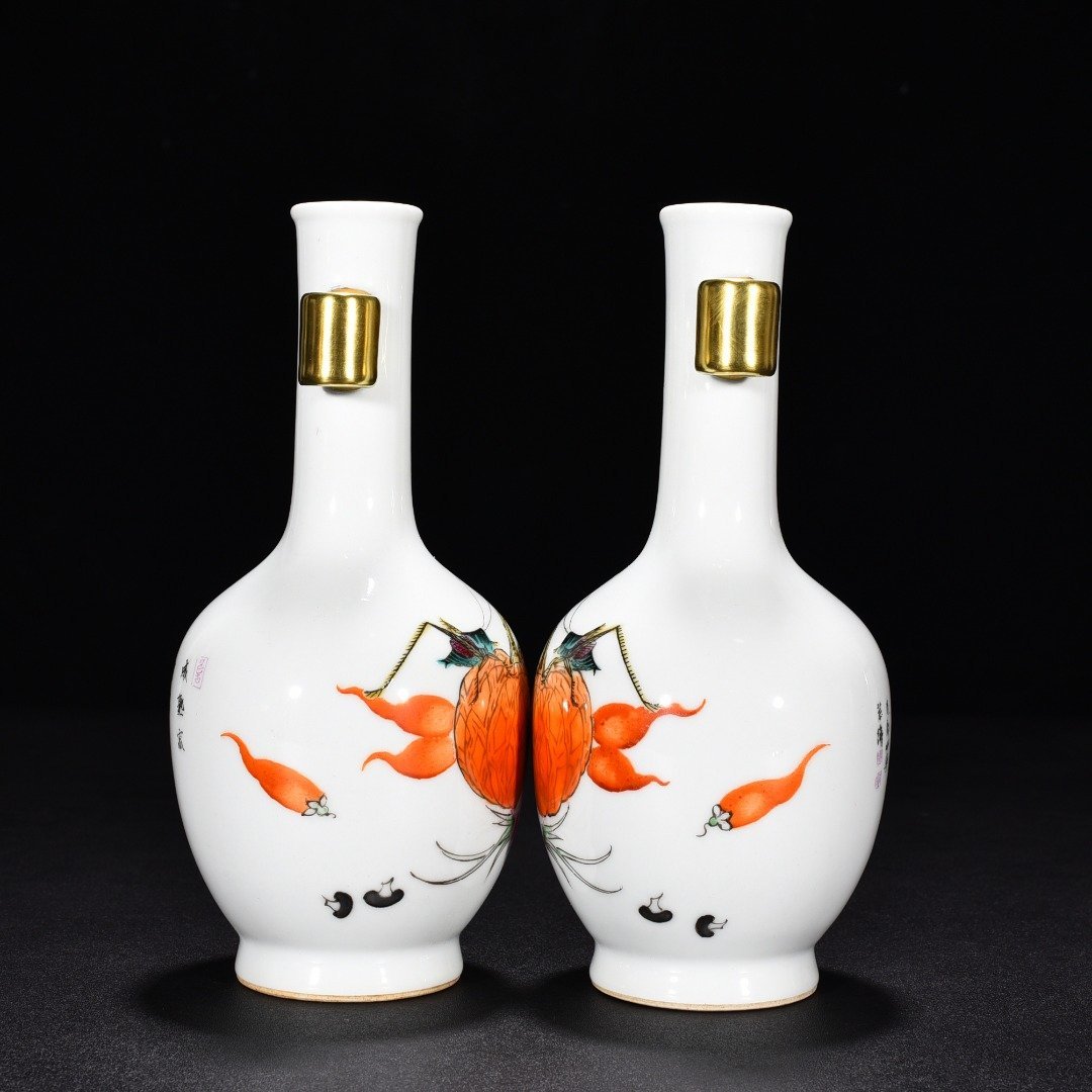 Qing Dynasty Yongzheng enamel color painted golden autumn pumpkin through-ear vase