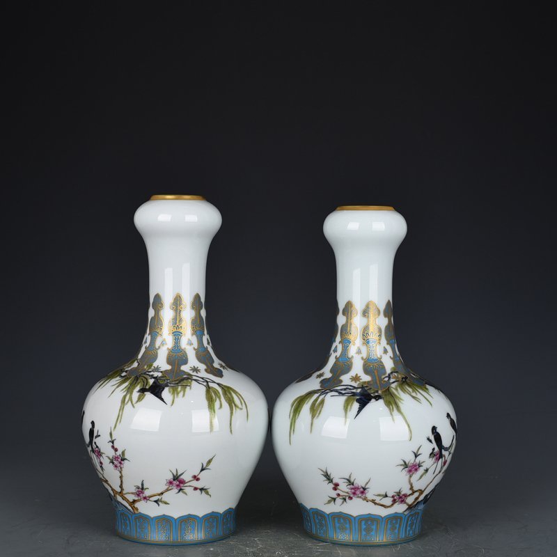 Qing Dynasty Yongzheng enamel apricot forest spring swallow garlic vase